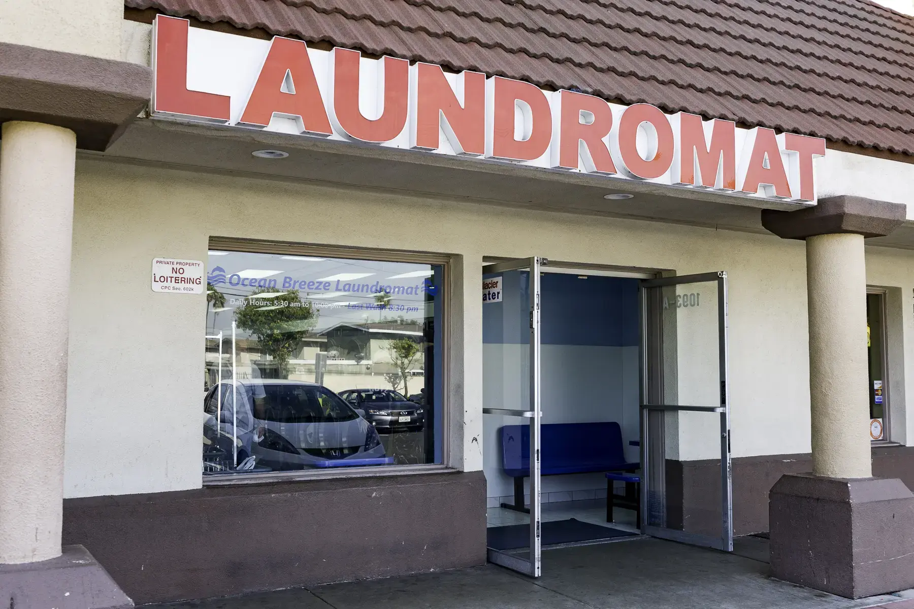 Ocean Breeze Laundromat thumbnail 4