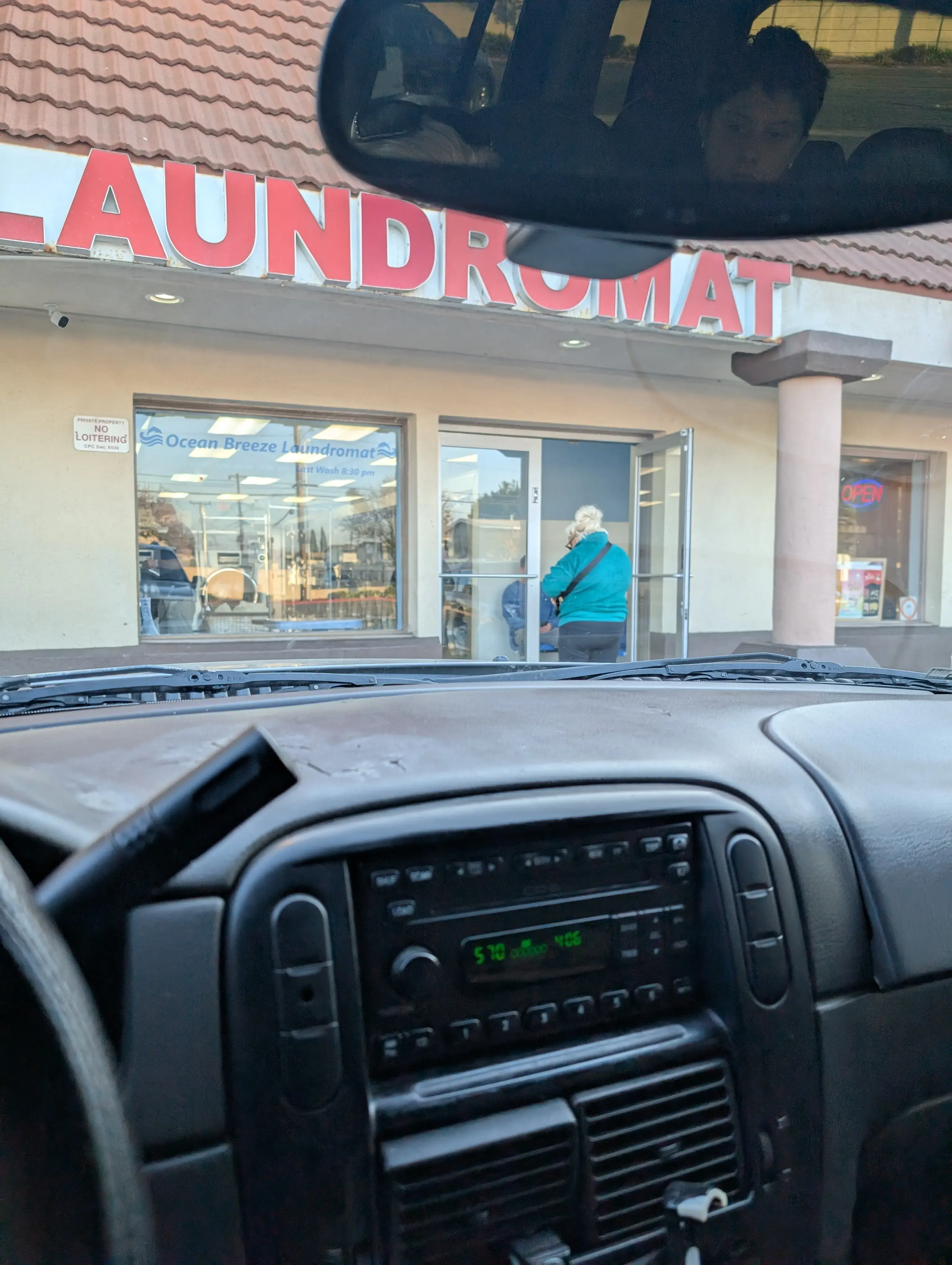 Ocean Breeze Laundromat - Image 18
