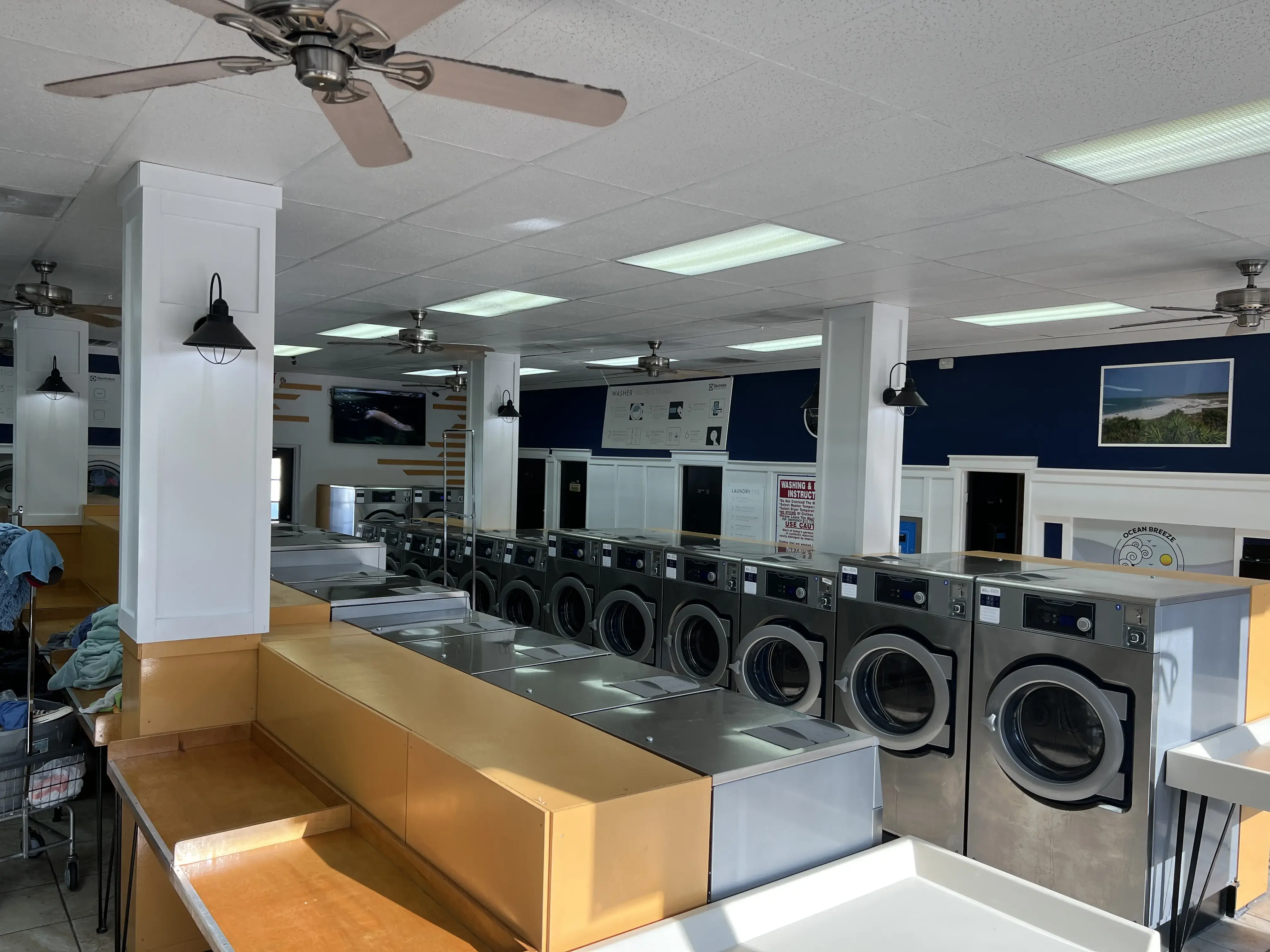 Ocean Breeze Laundromat thumbnail 17