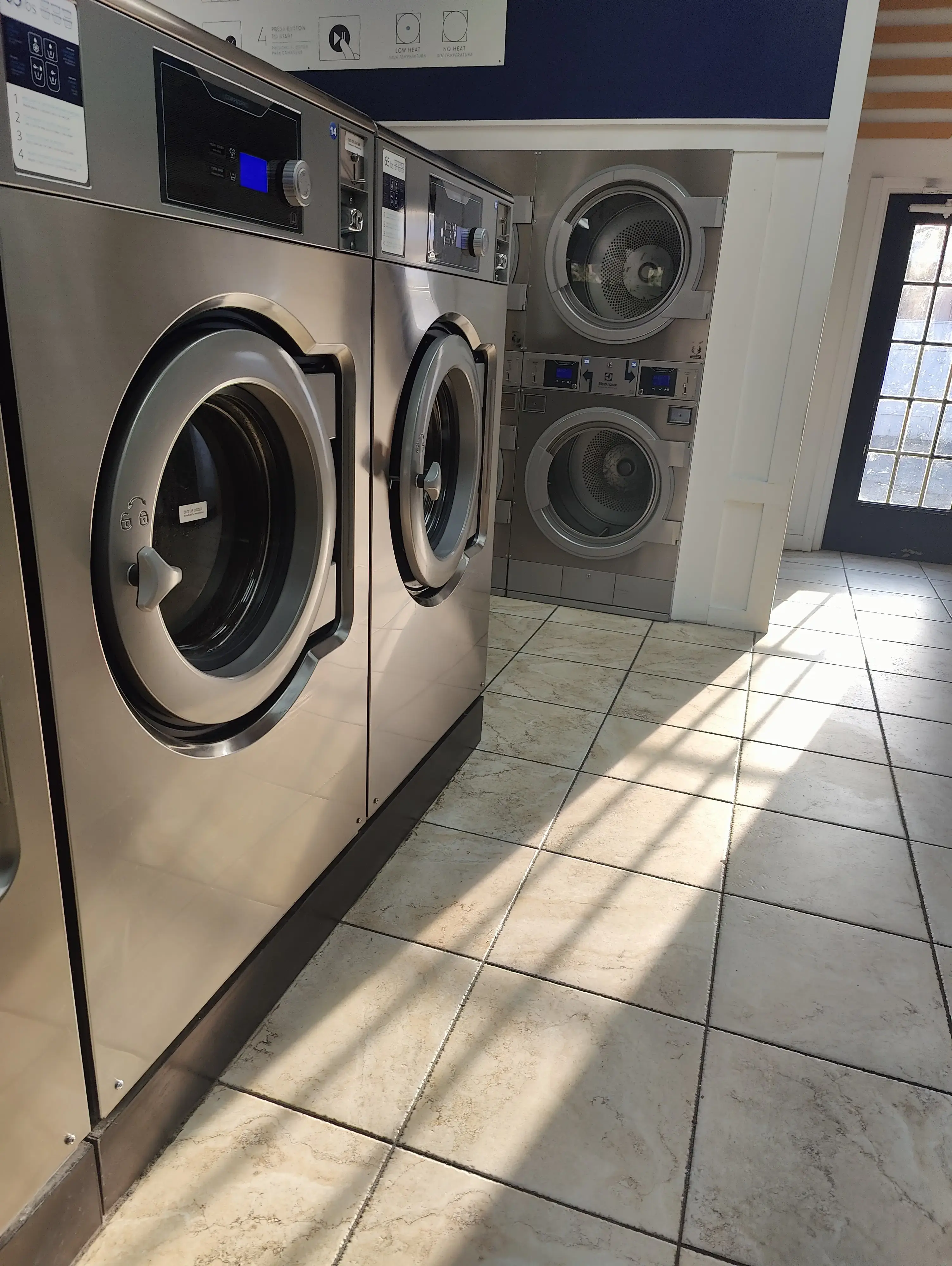 Ocean Breeze Laundromat thumbnail 8