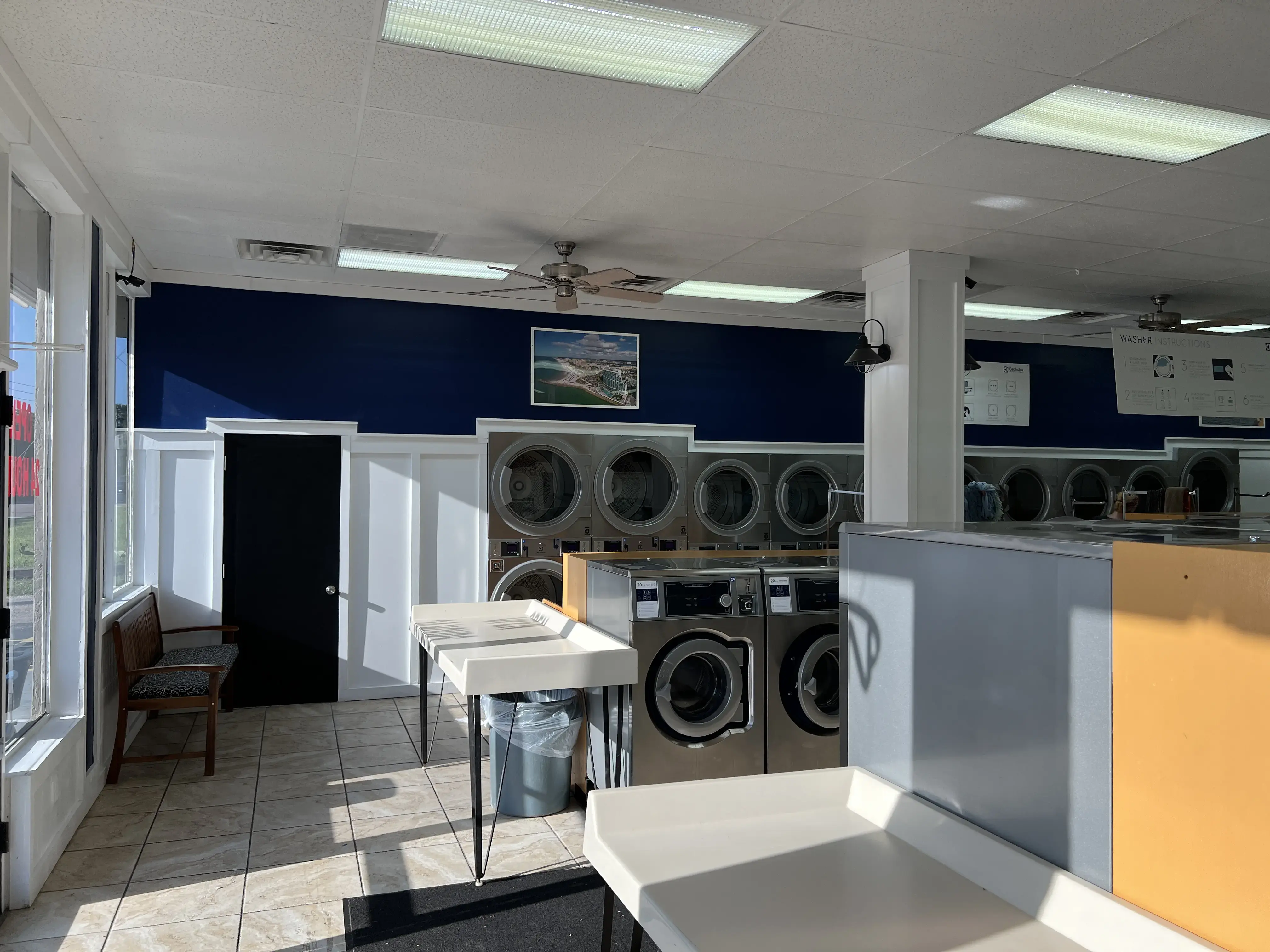 Ocean Breeze Laundromat thumbnail 13