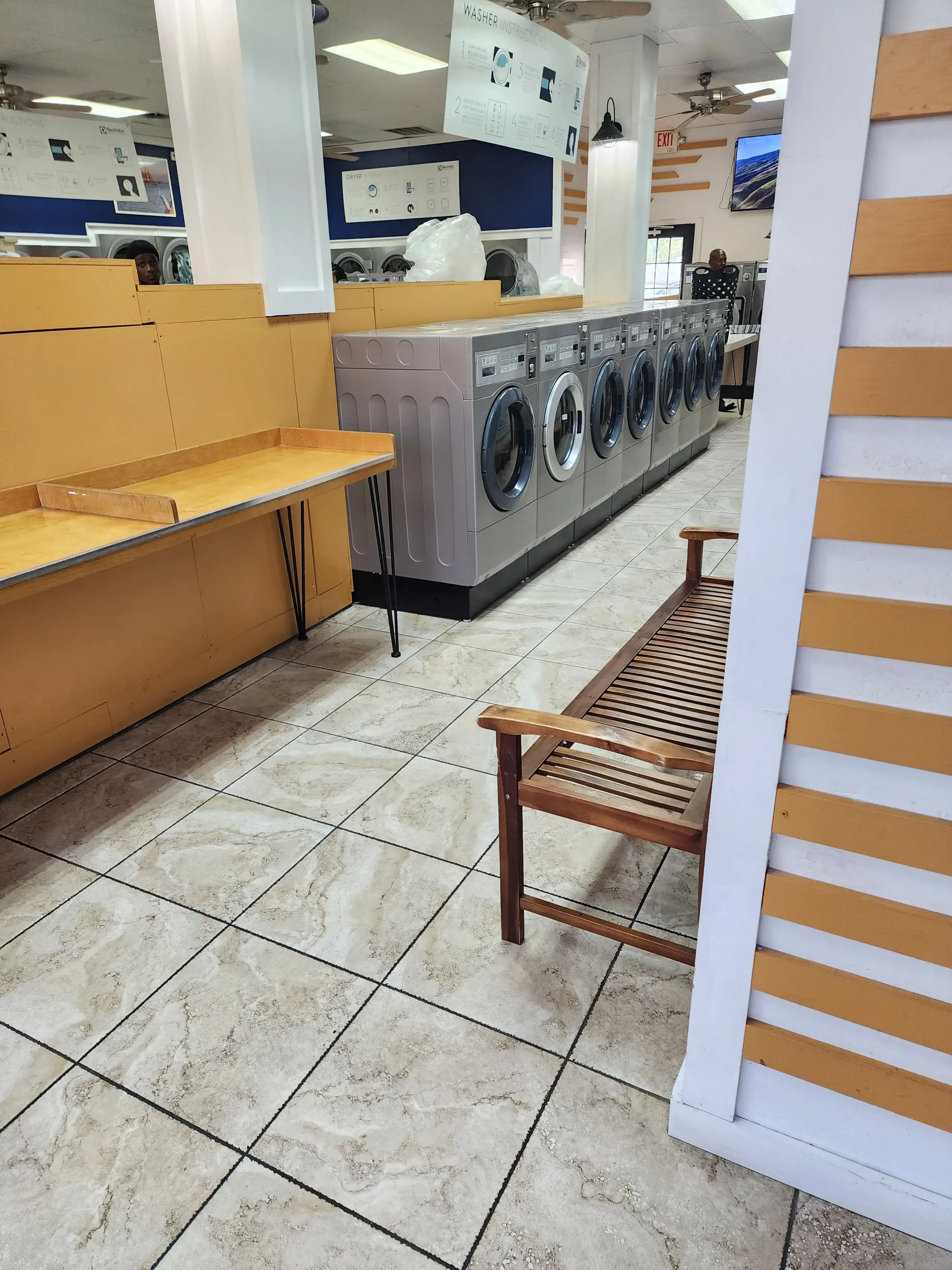 Ocean Breeze Laundromat thumbnail 6