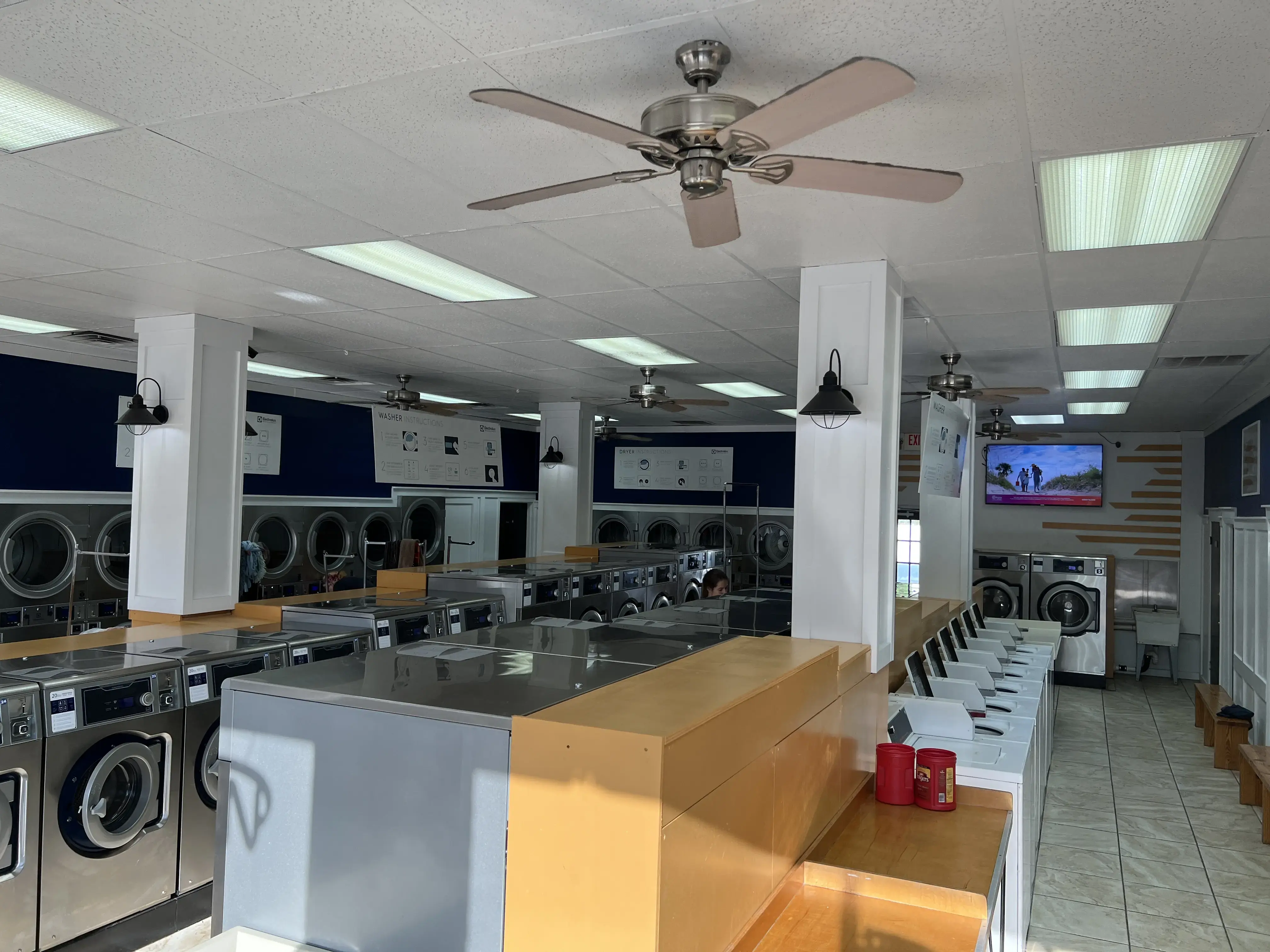 Ocean Breeze Laundromat - Image 16