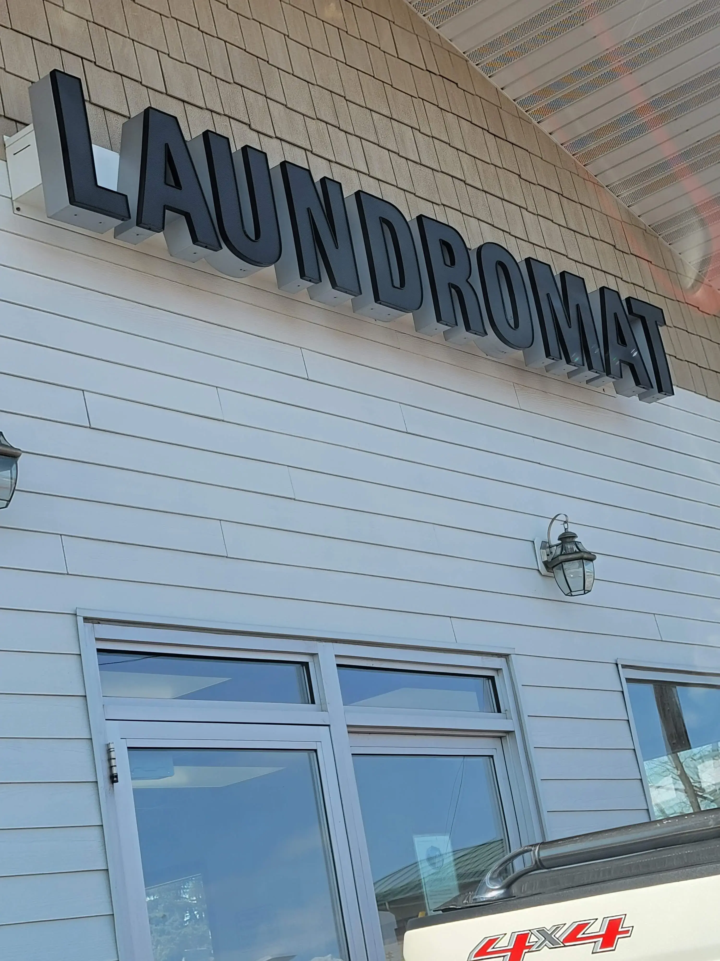 Off Broadway Laundromat - Image 13