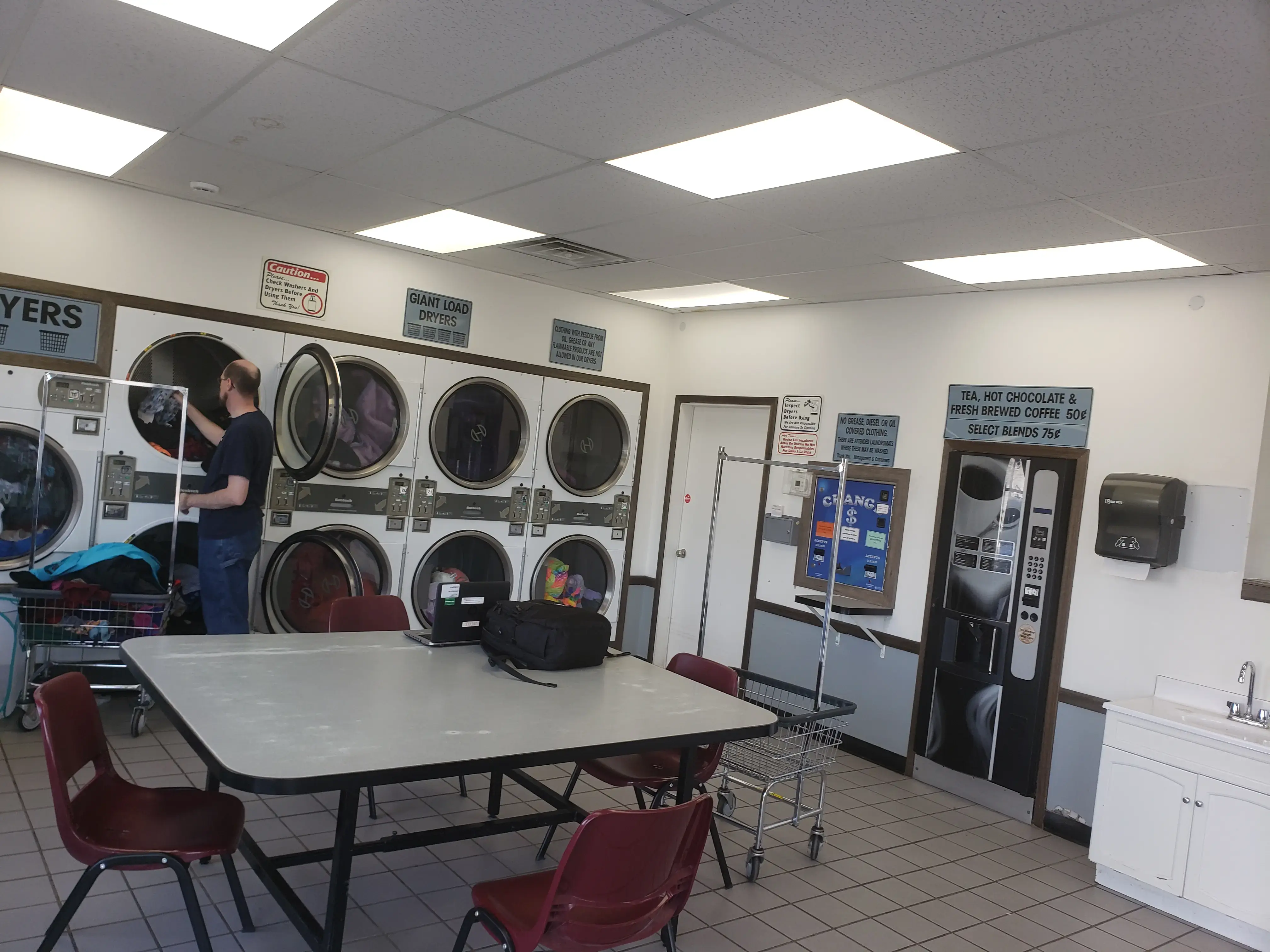 Off Broadway Laundromat - Image 3