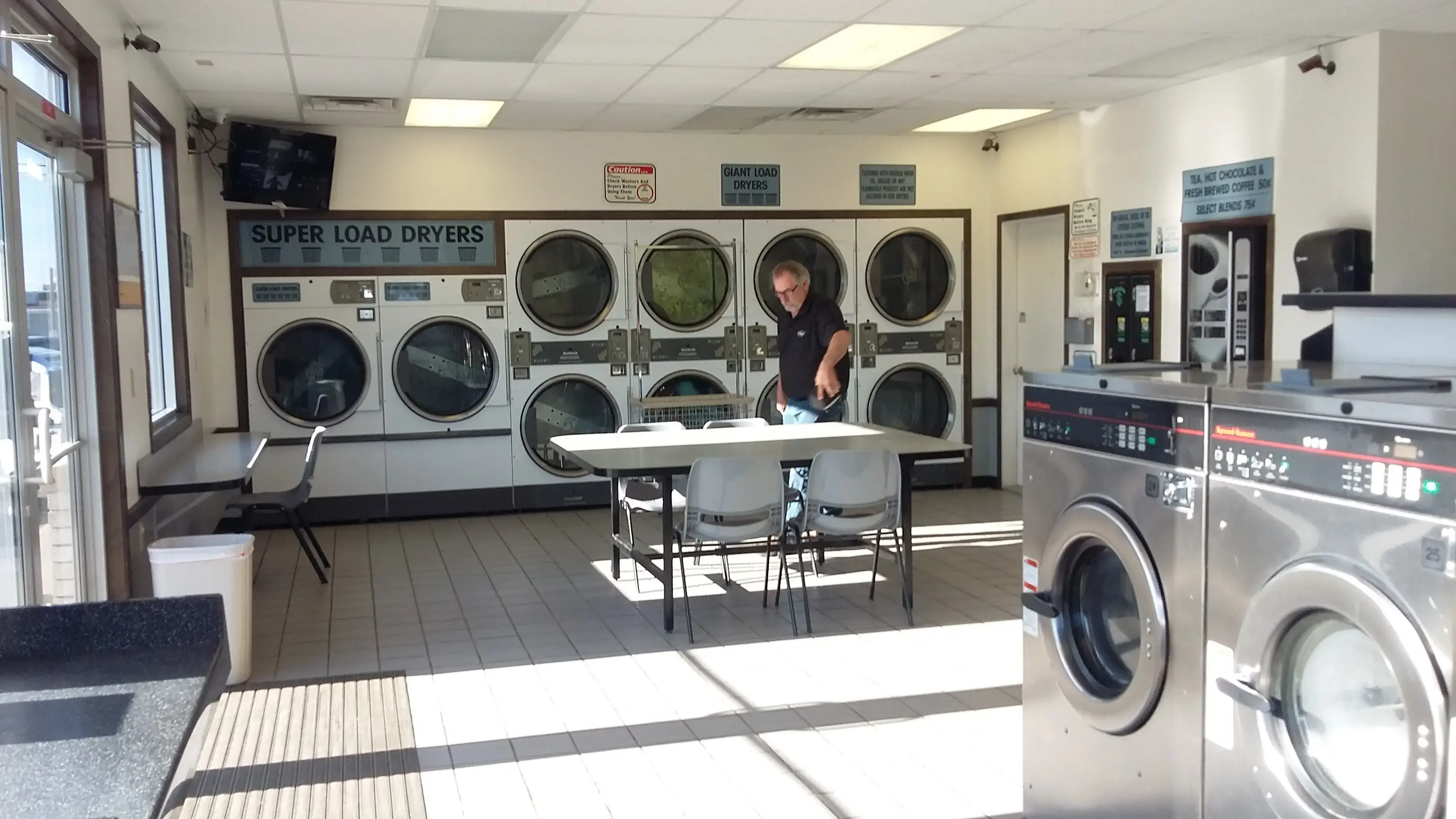 Off Broadway Laundromat - Image 14