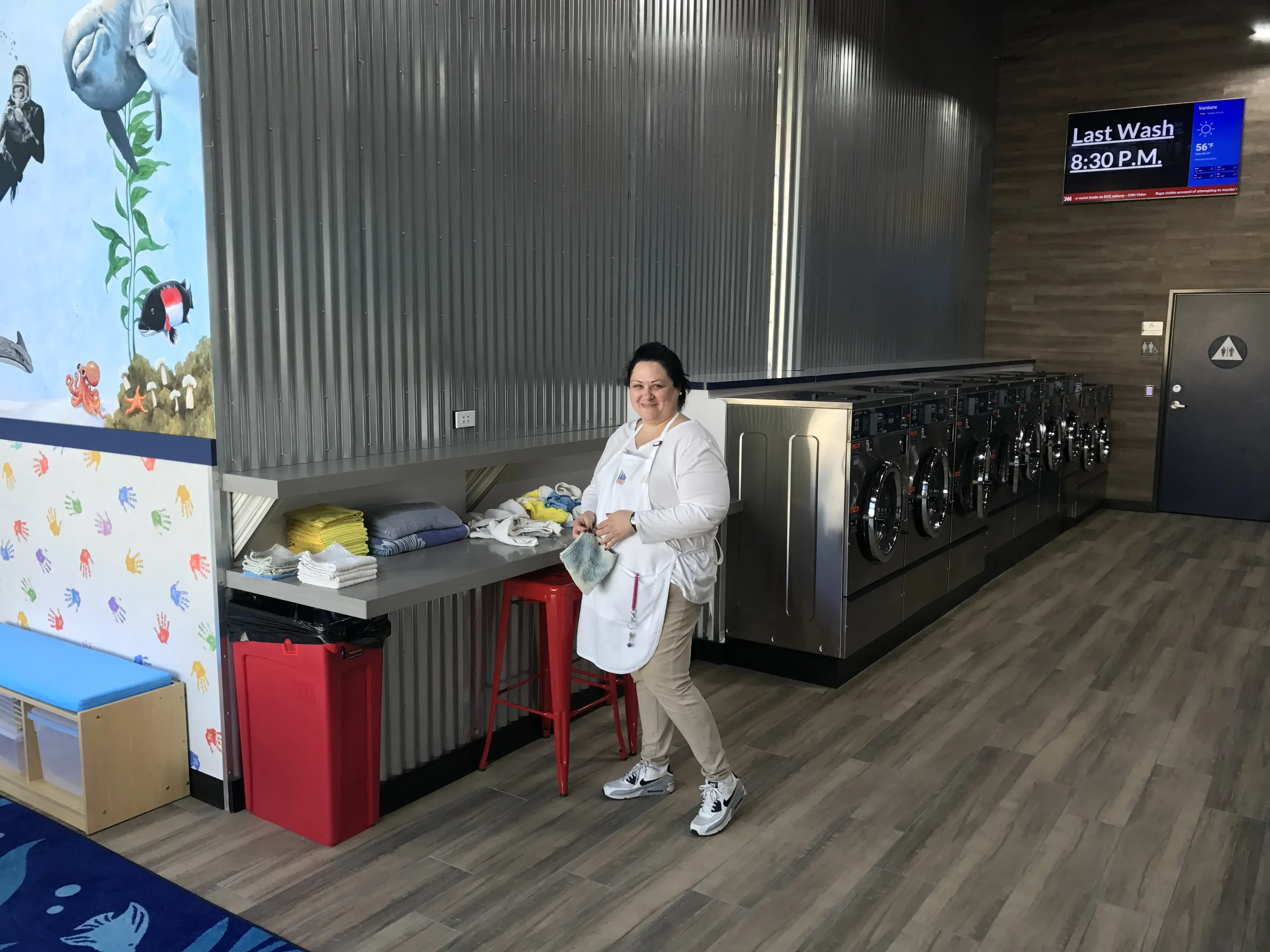 Olas Express Laundromat & Wash and Fold thumbnail 9
