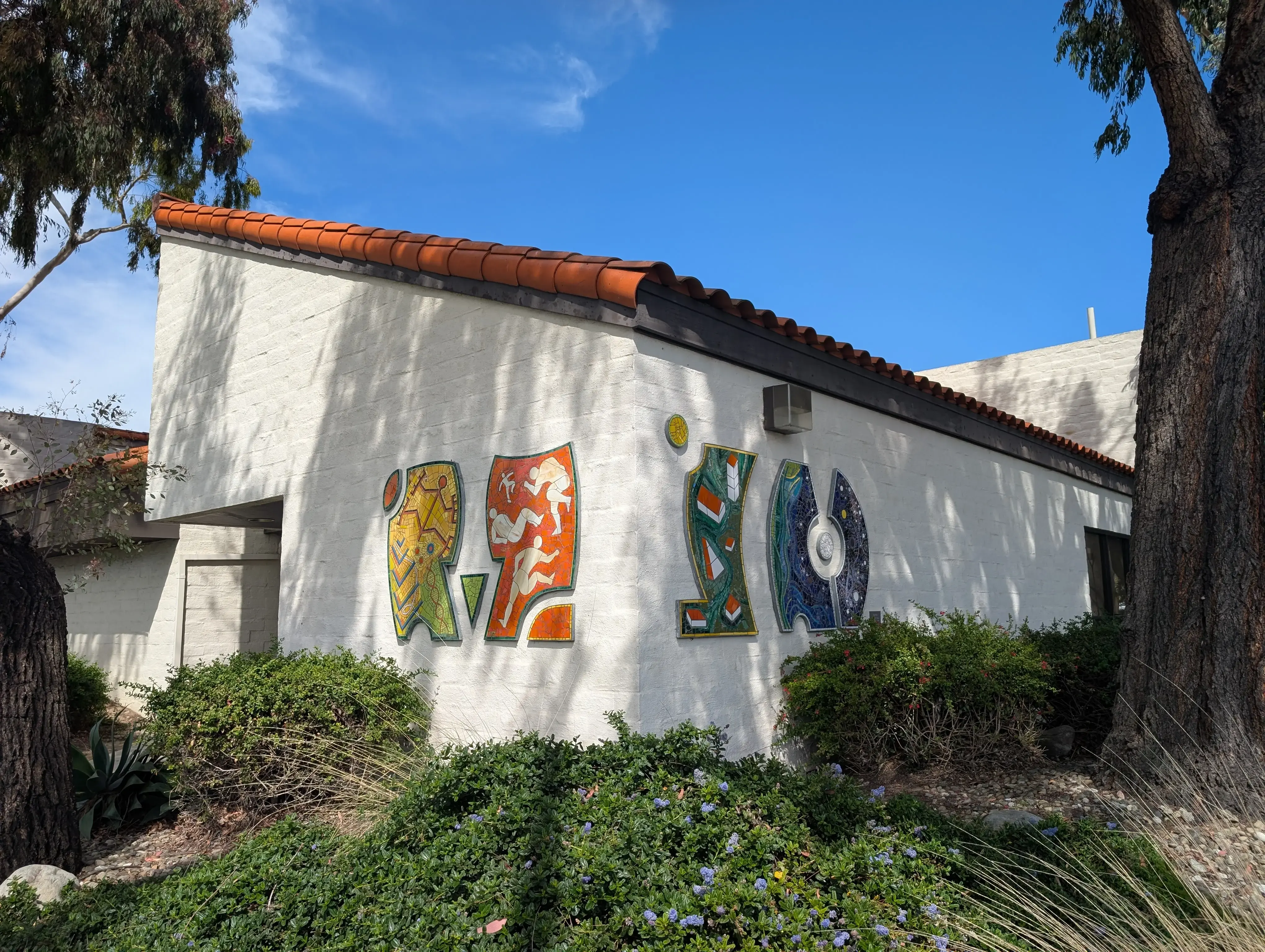Olas Express Laundromat & Wash and Fold - Image 15