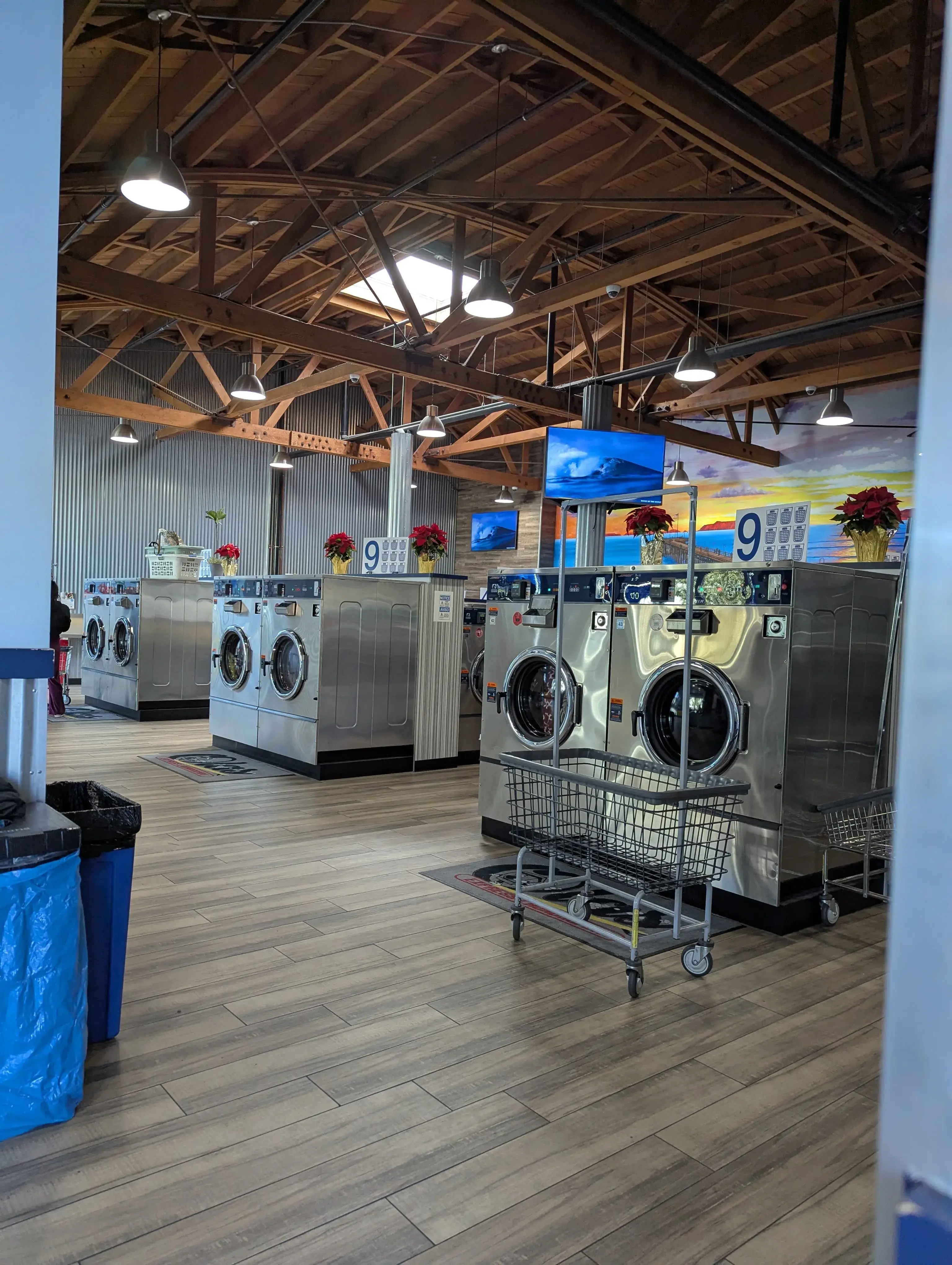 Olas Express Laundromat & Wash and Fold thumbnail 4