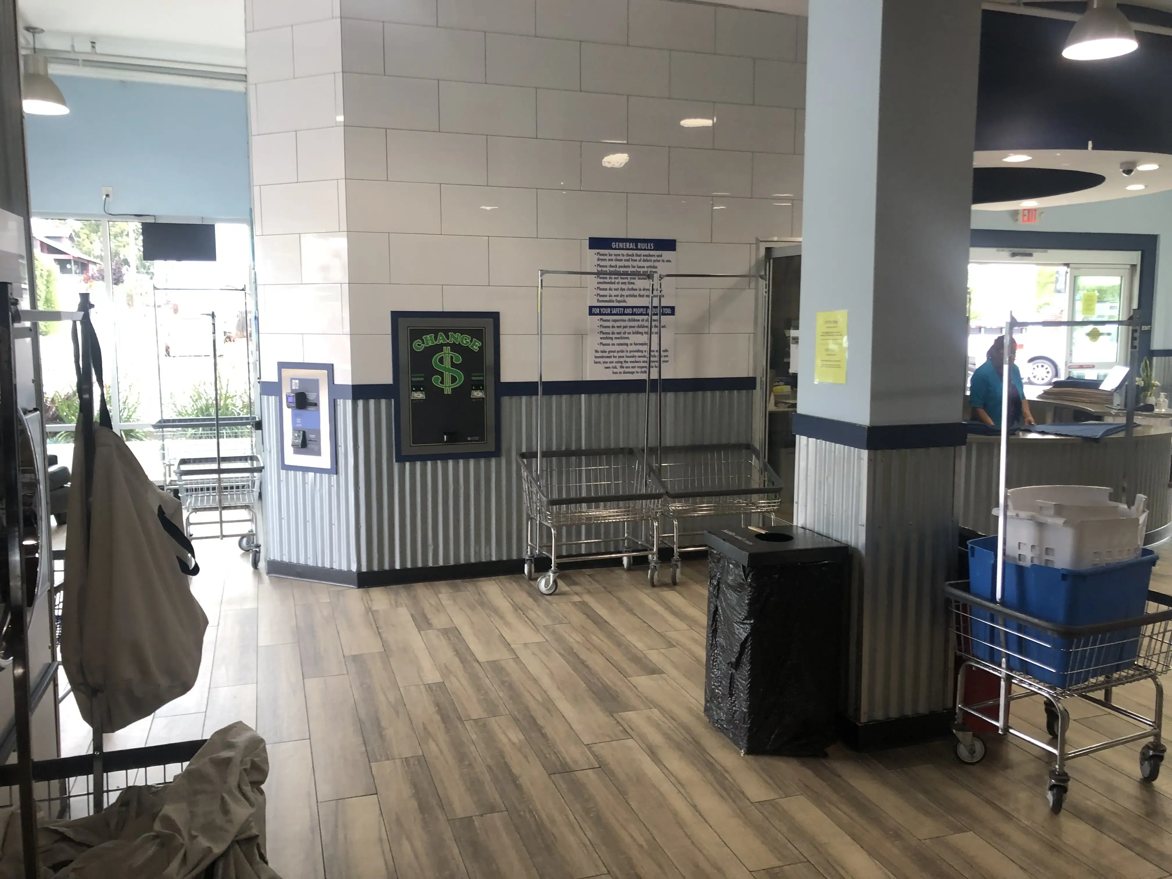 Olas Express Laundromat & Wash and Fold - Image 12