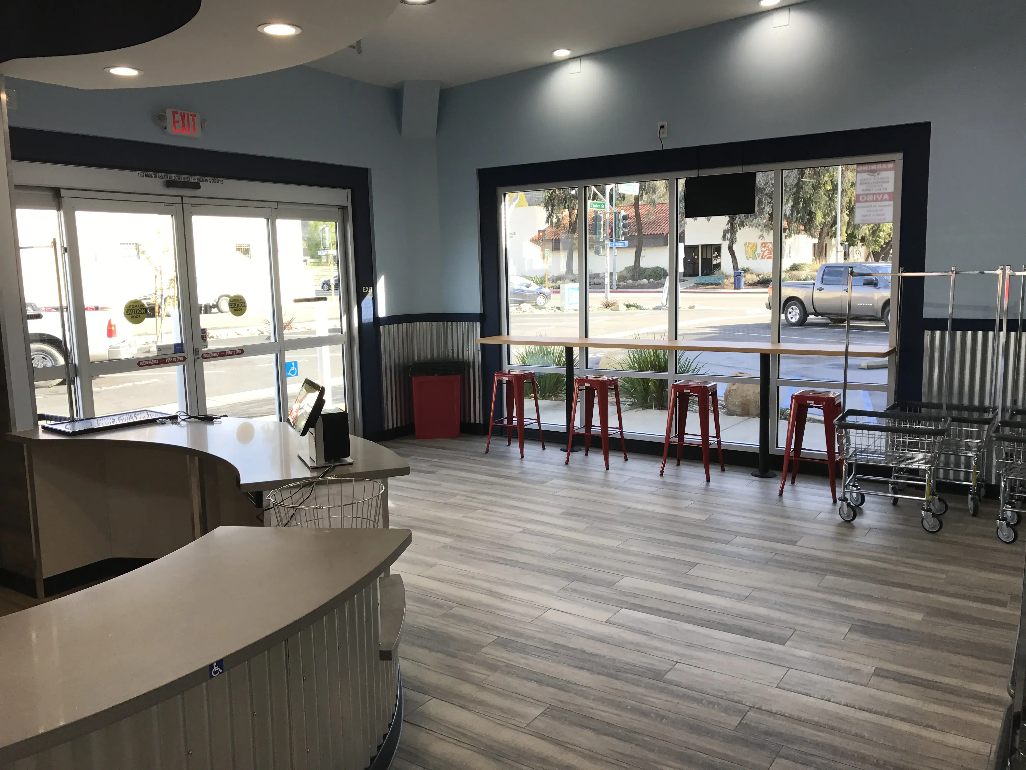 Olas Express Laundromat & Wash and Fold - Image 6