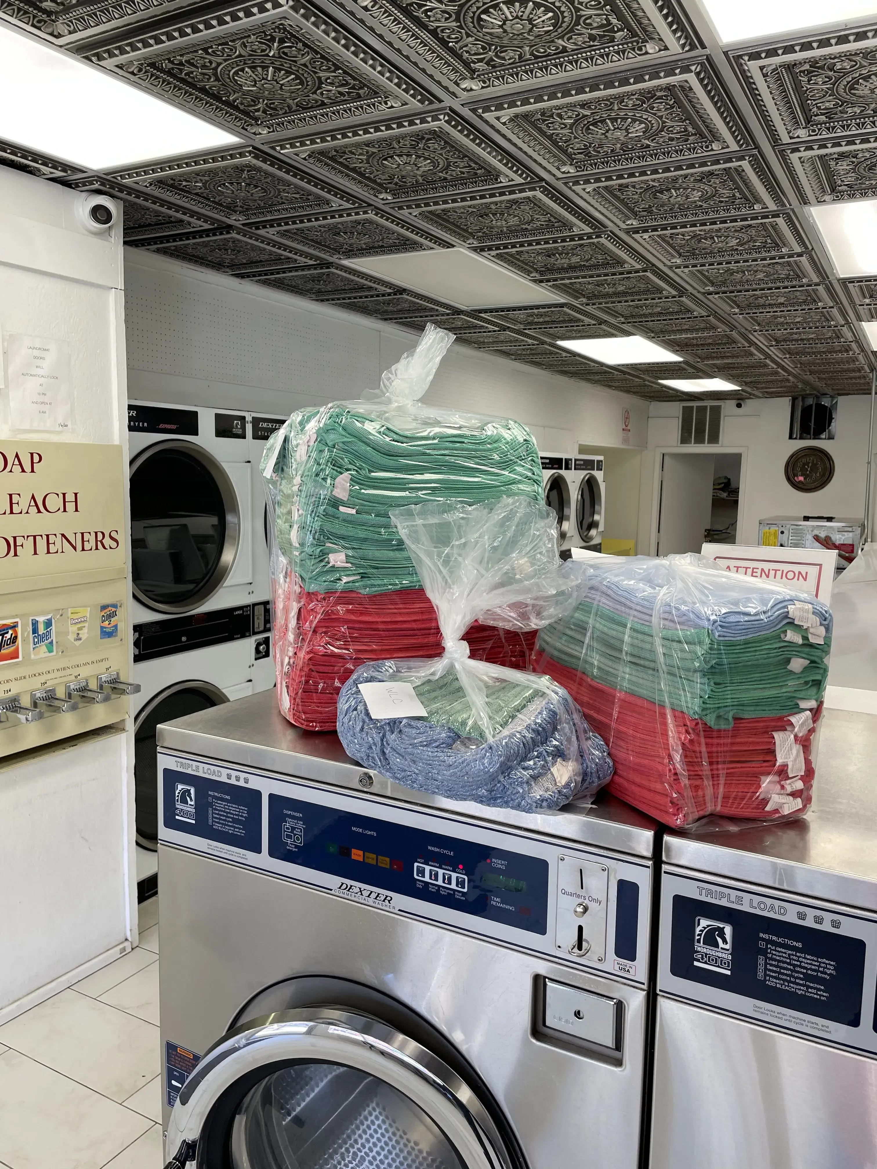 Old Town Washboard Laundromat and Wash and Fold - Image 12