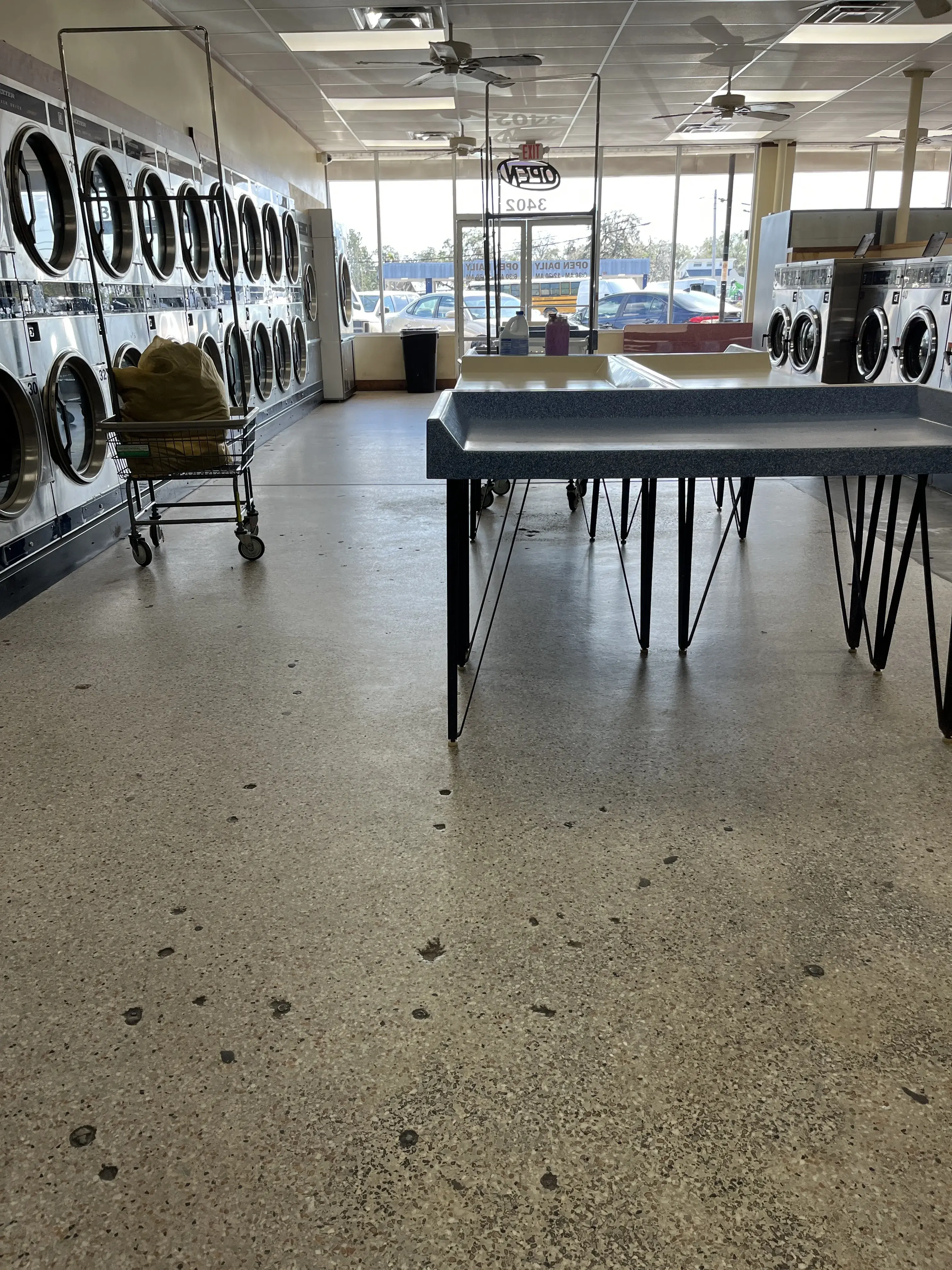 Olde Henry's Coin Laundry - Image 4