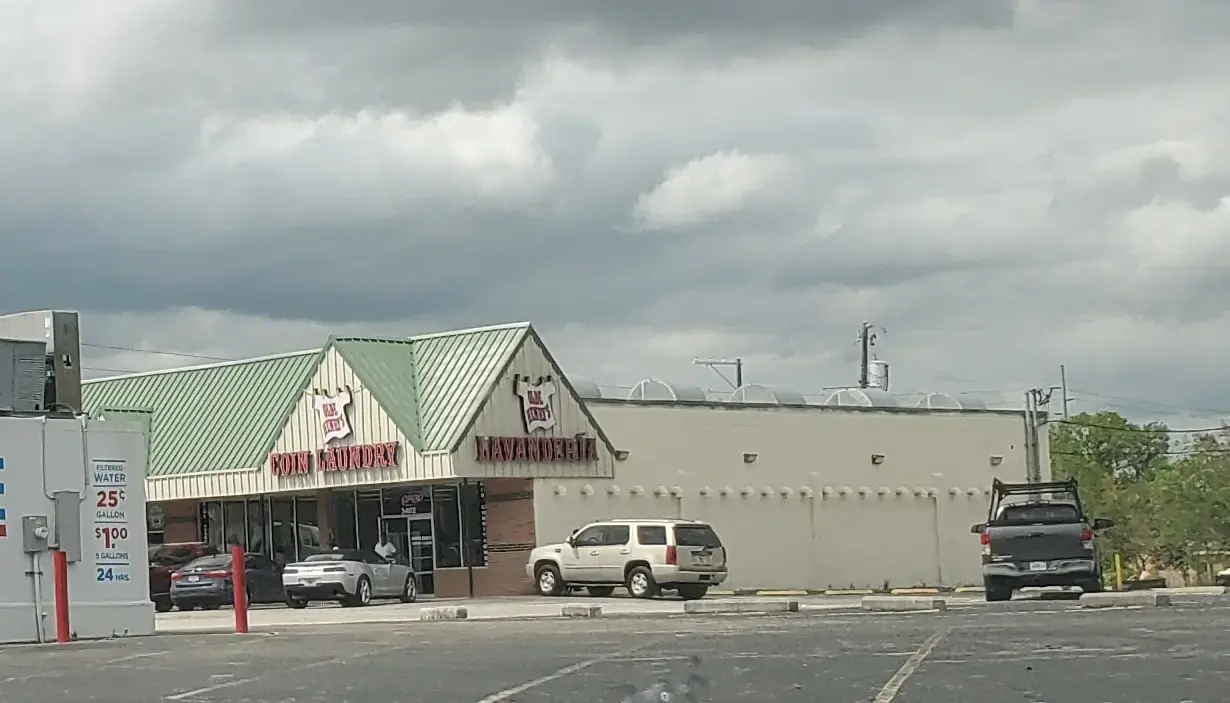 Olde Henry's Coin Laundry thumbnail 7