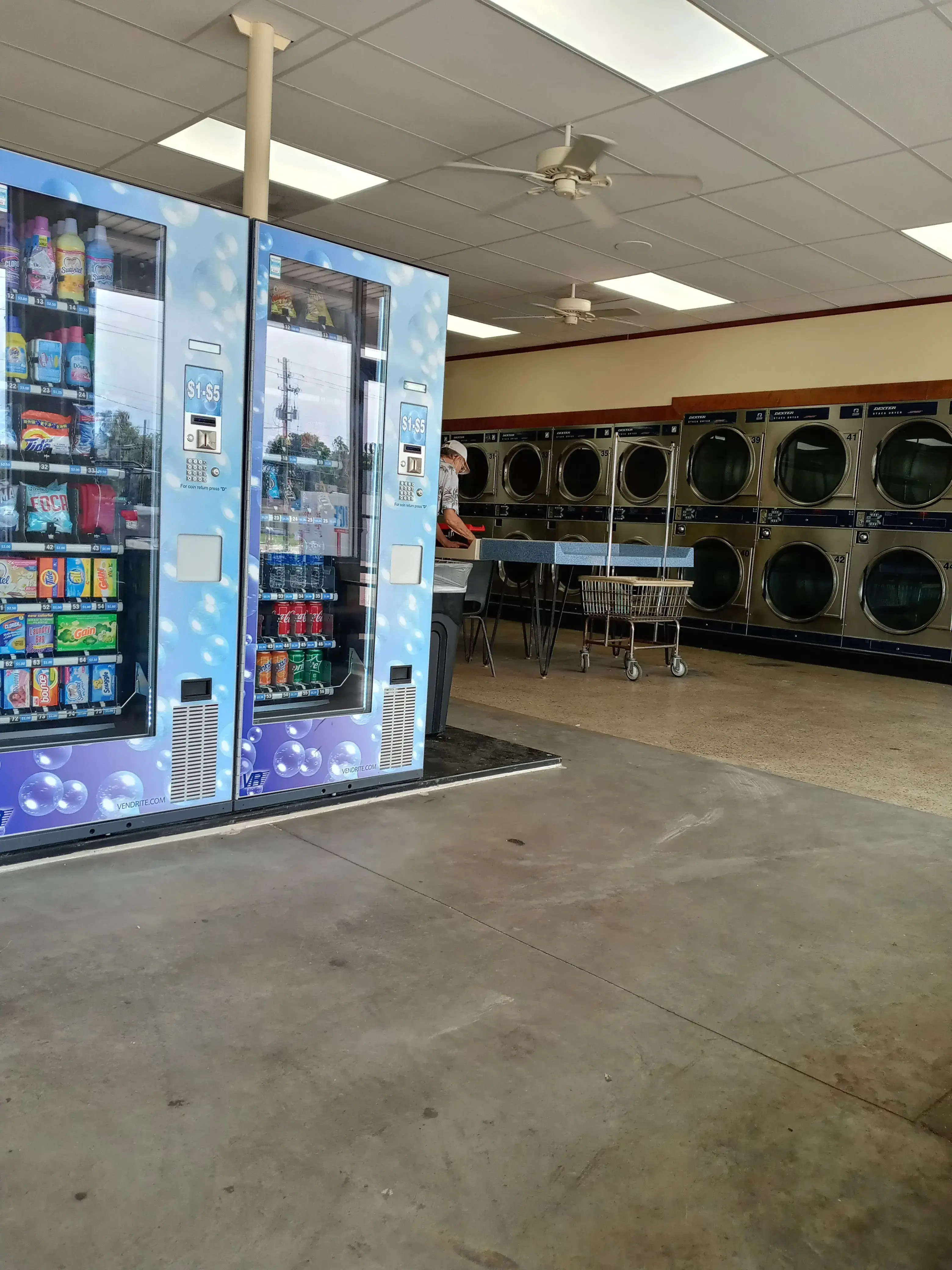 Olde Henry's Coin Laundry thumbnail 8