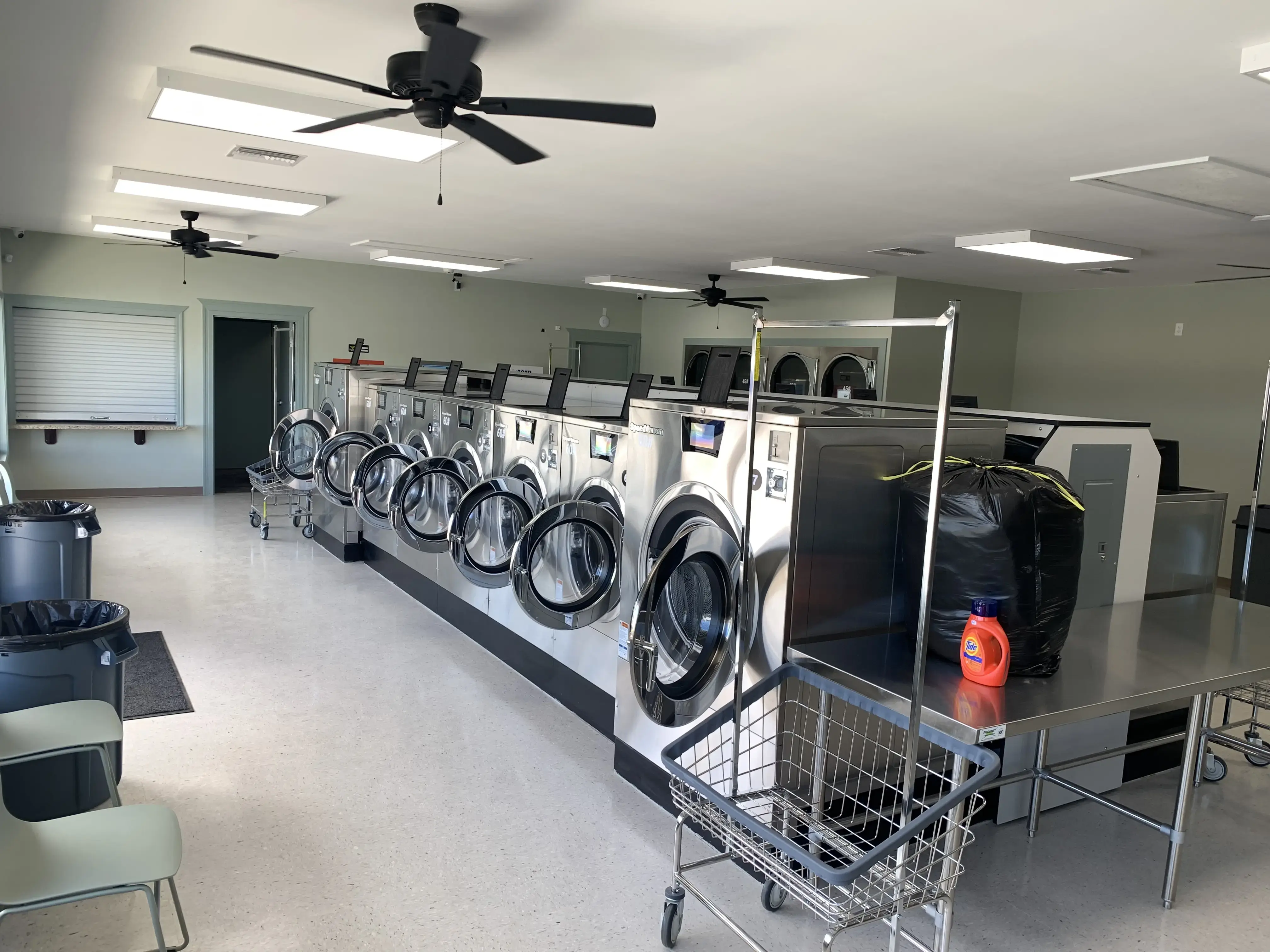 Ollie Coin Laundry - Image 15