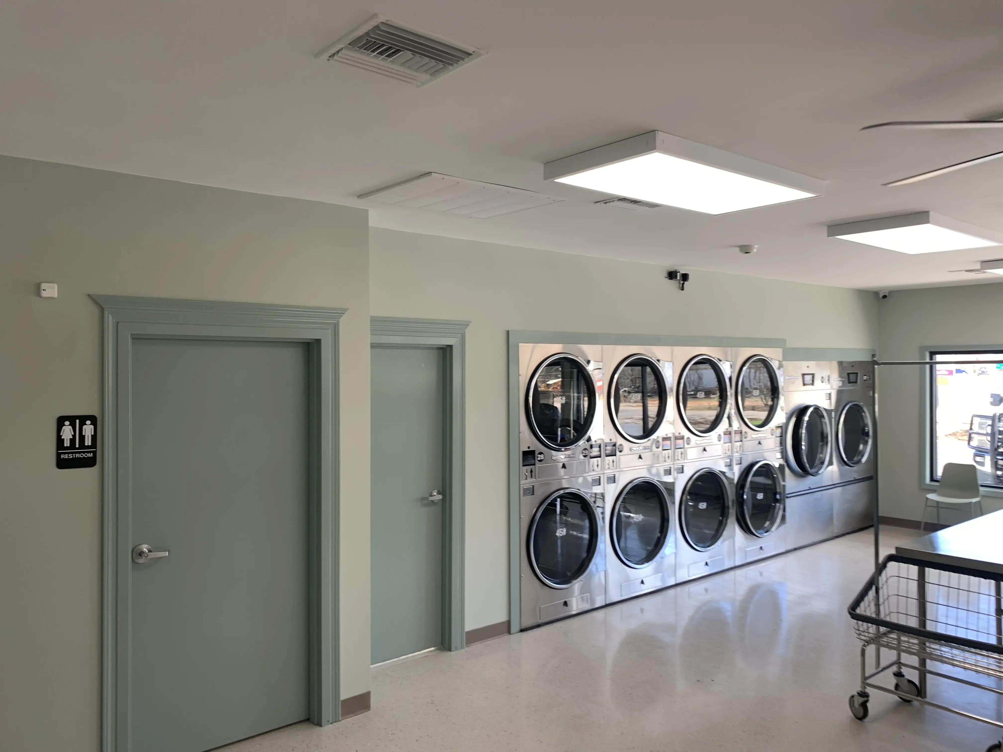 Ollie Coin Laundry - Image 13