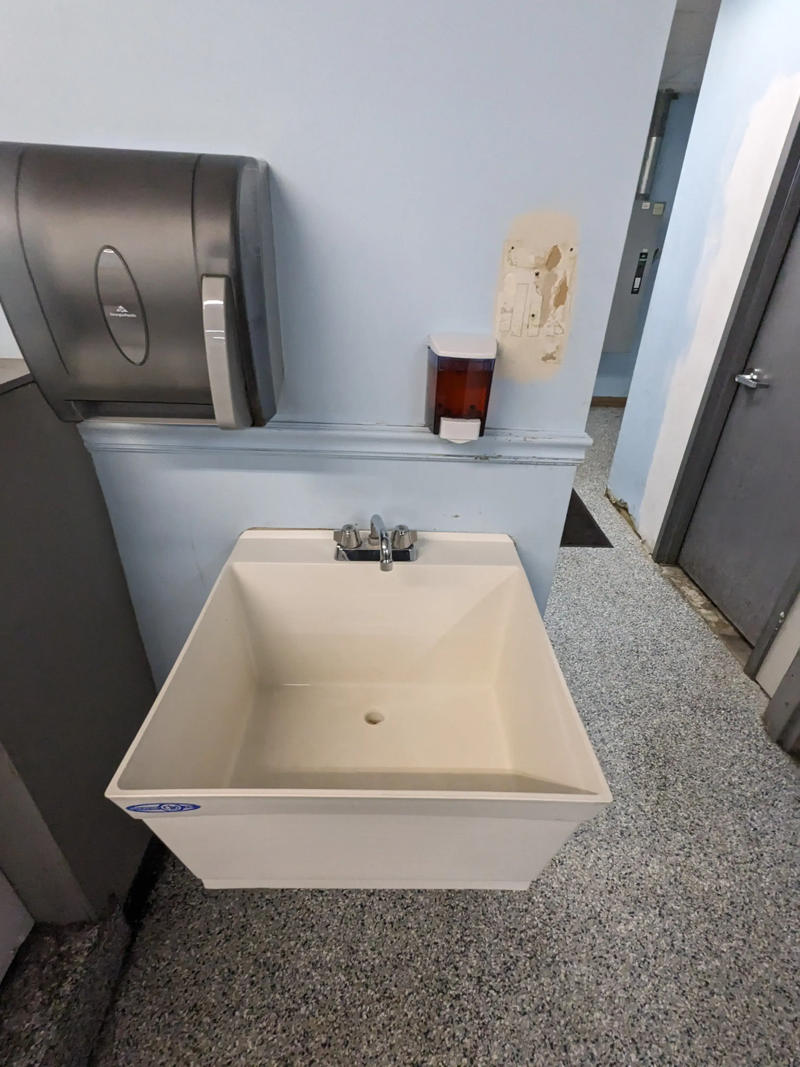 Olympia Coin Laundry - Image 12