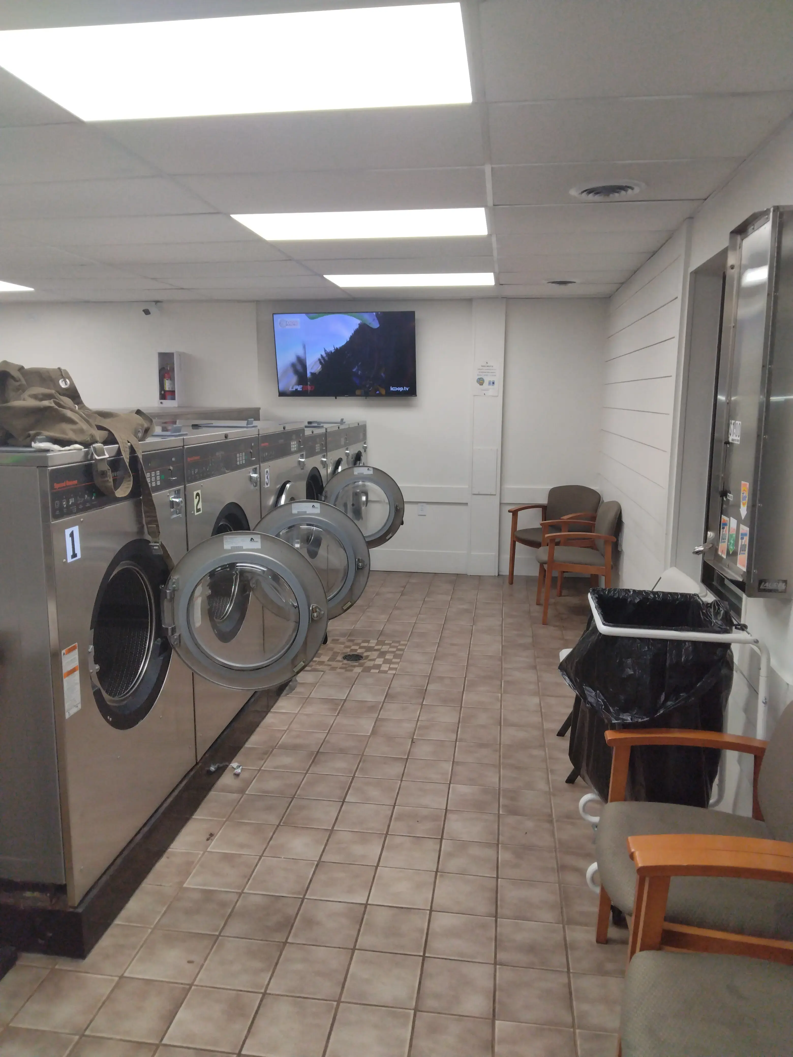 Omro Laundry thumbnail 7