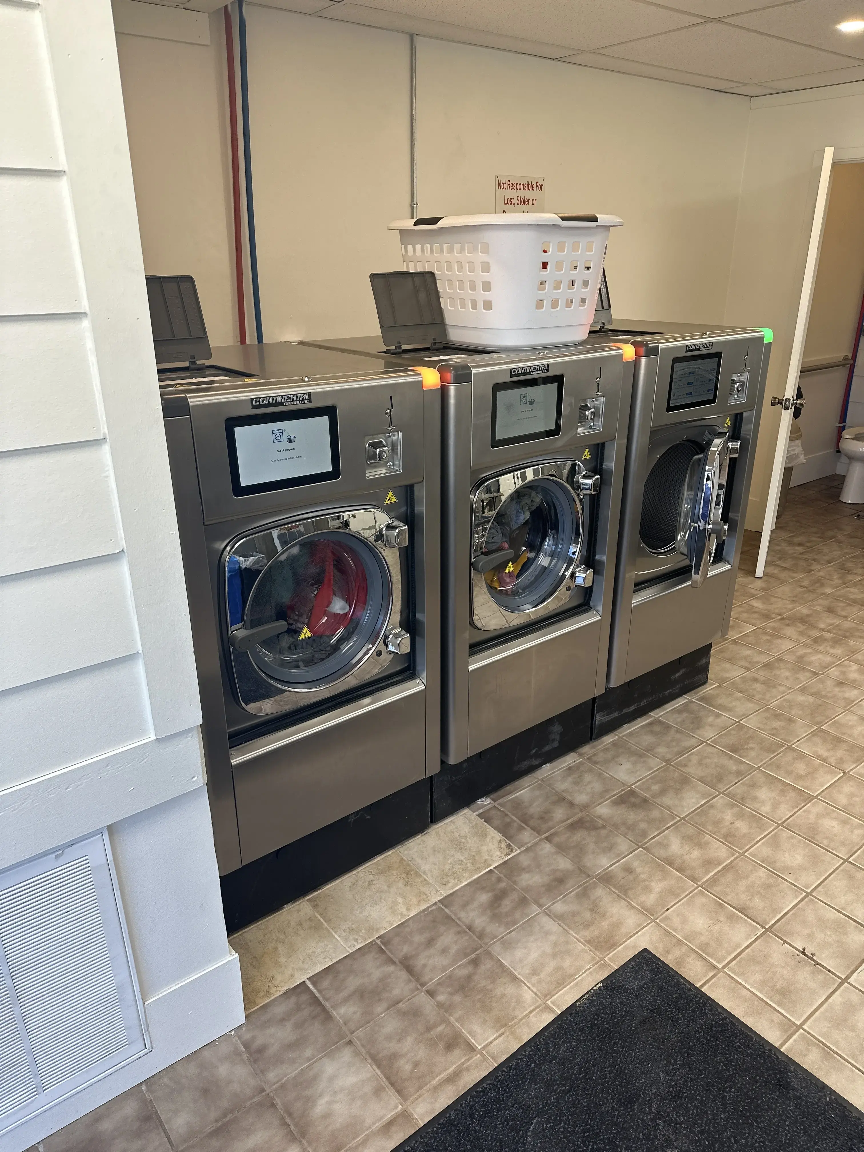 Omro Laundry thumbnail 8