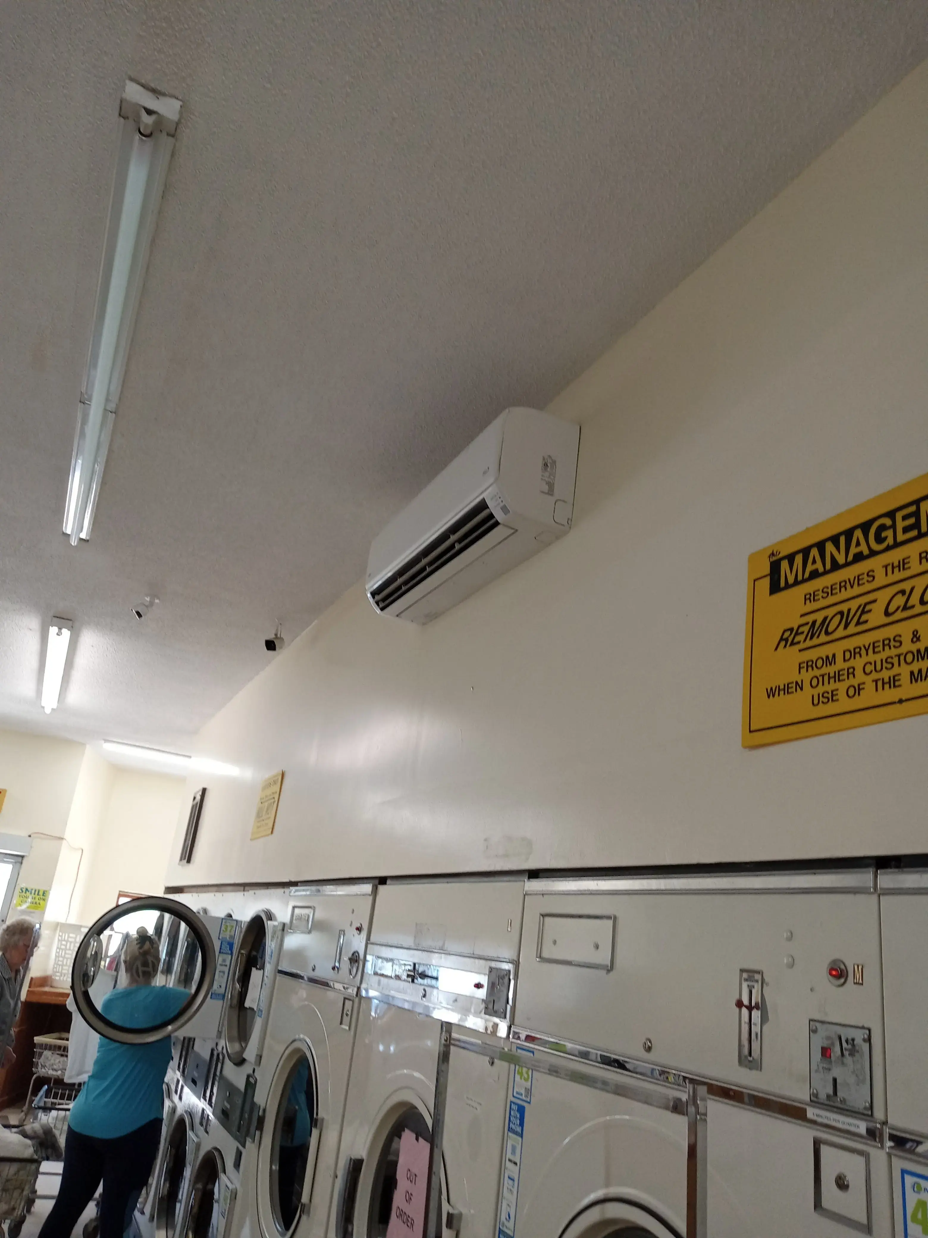 Onekama Laundromat - Image 12