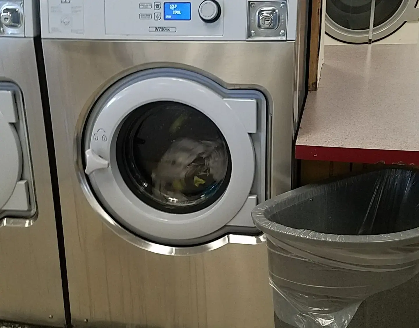 Orange Grove Coin Laundry thumbnail 11