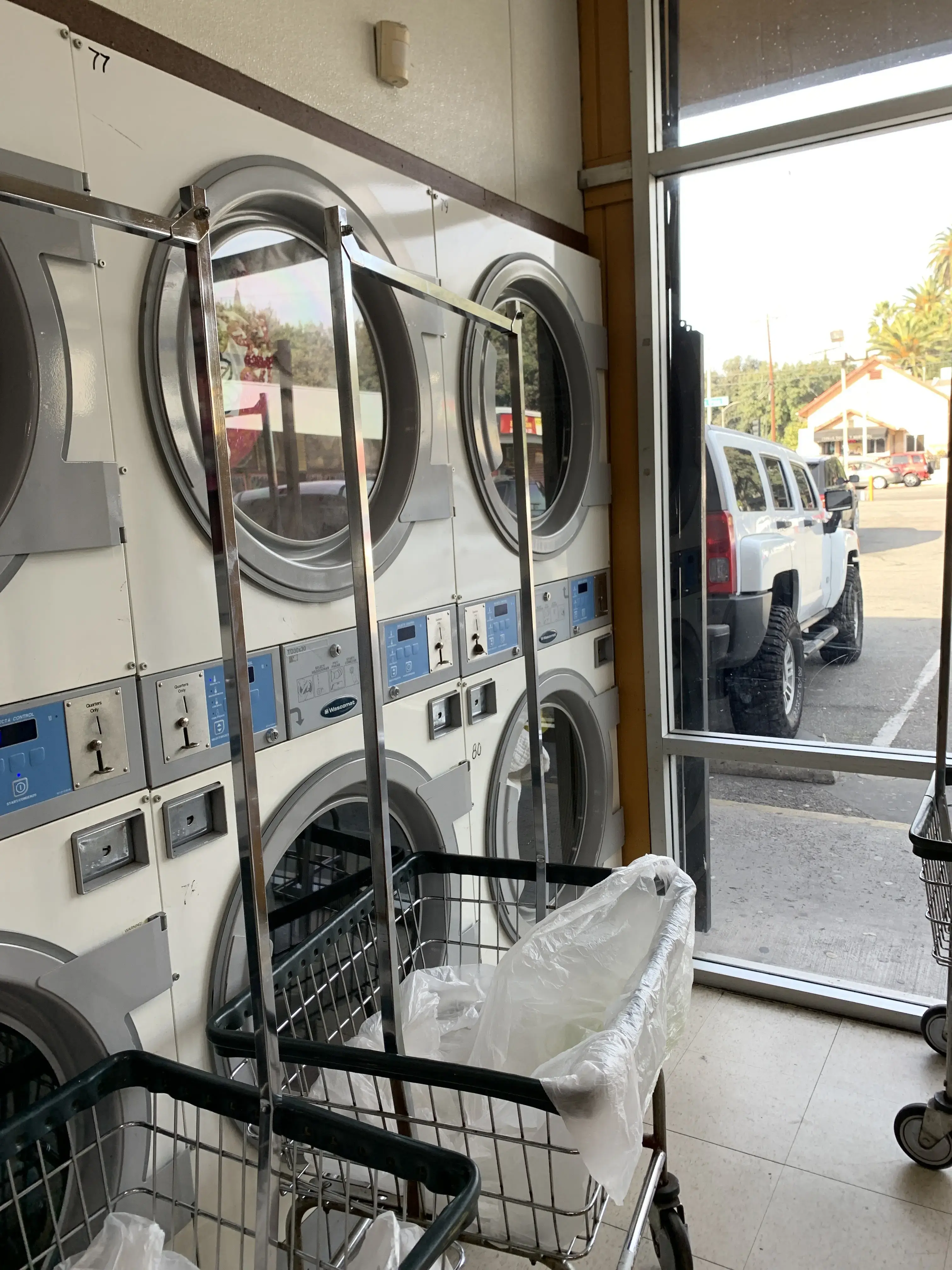 Orange Grove Coin Laundry - Image 12