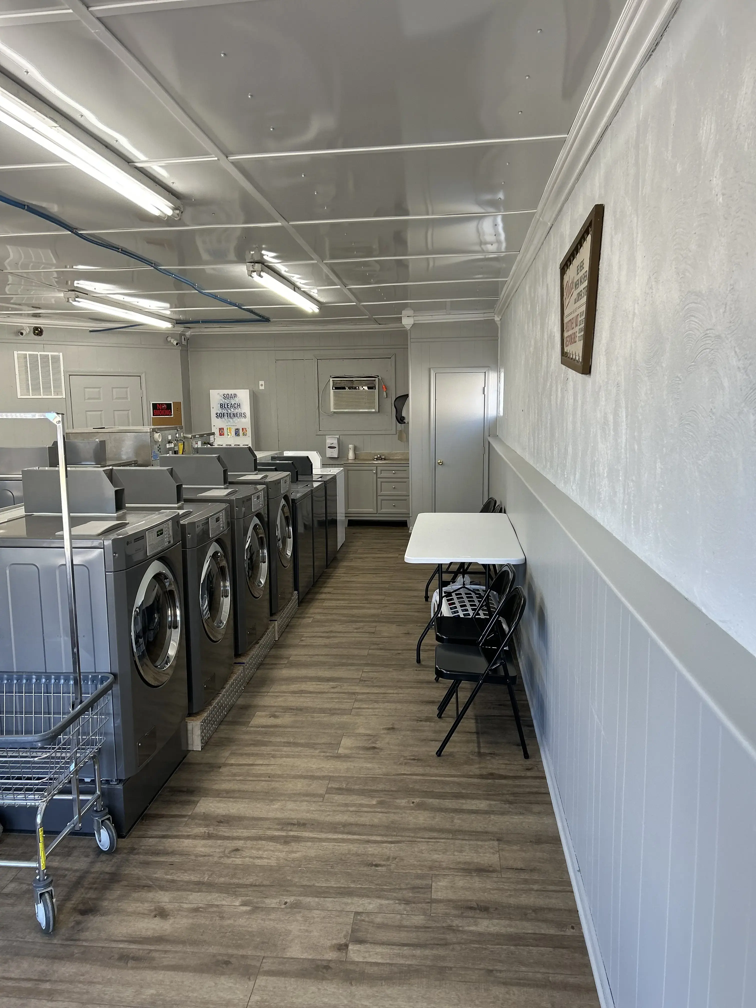 Osceola Laundromat - Image 7