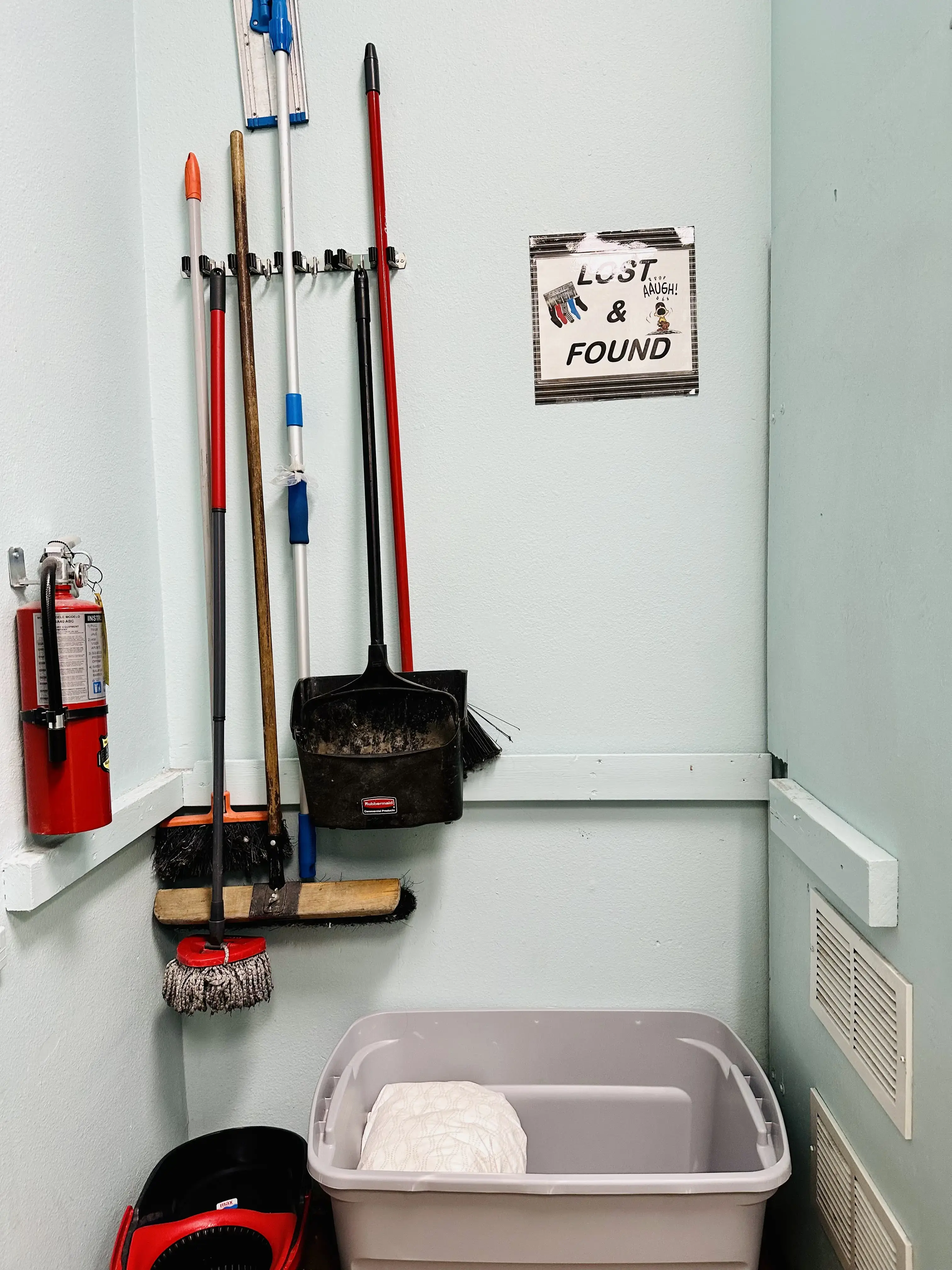 Overlake Laundromat thumbnail 17