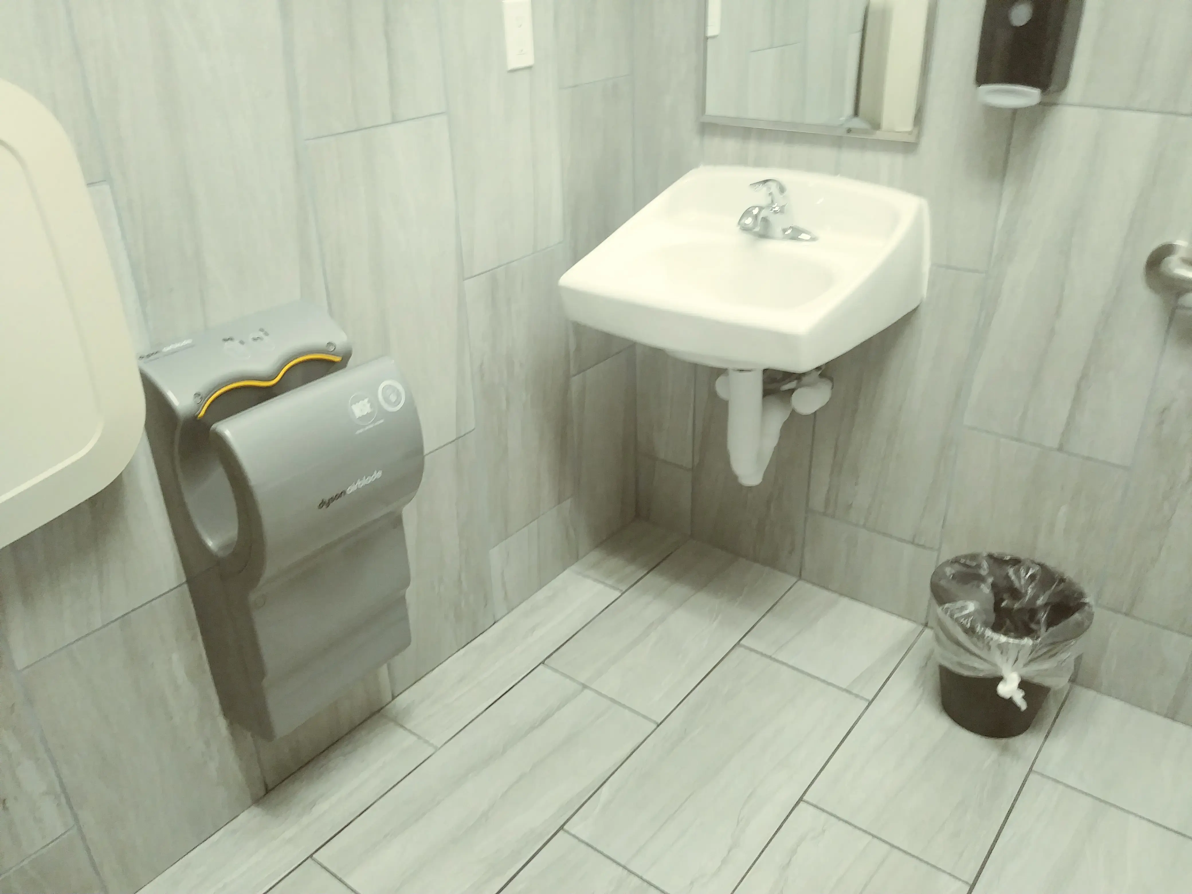 Owasso Express Laundry - Image 6