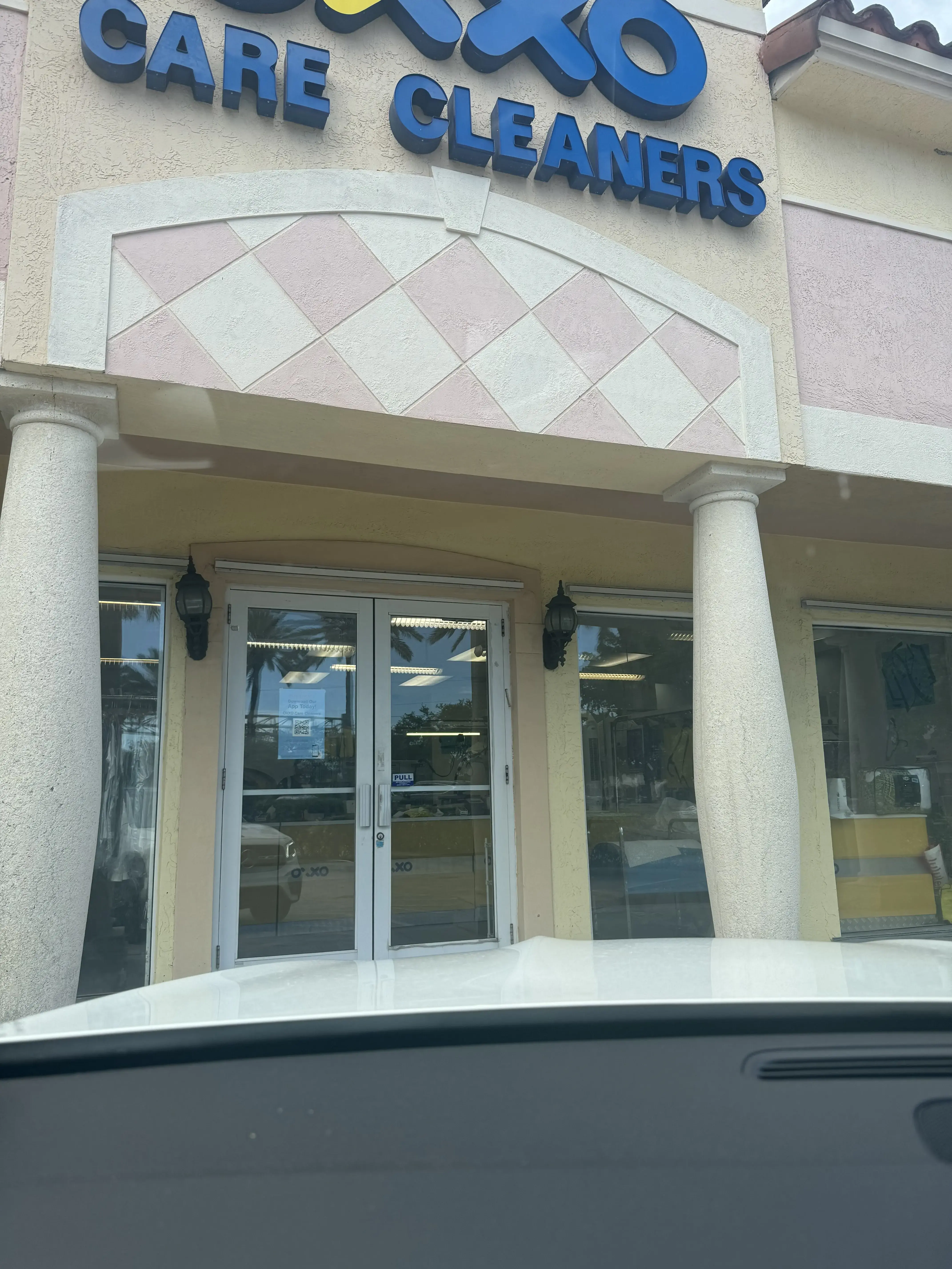 OXXO Care Cleaners - Aventura - Image 2