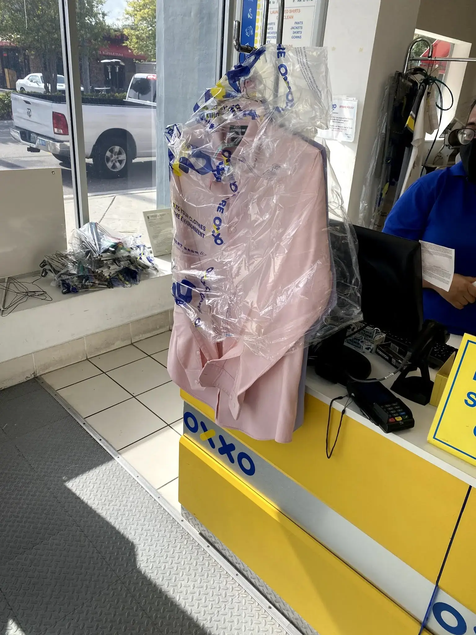 OXXO Cleaners that Care - Las Olas thumbnail 3