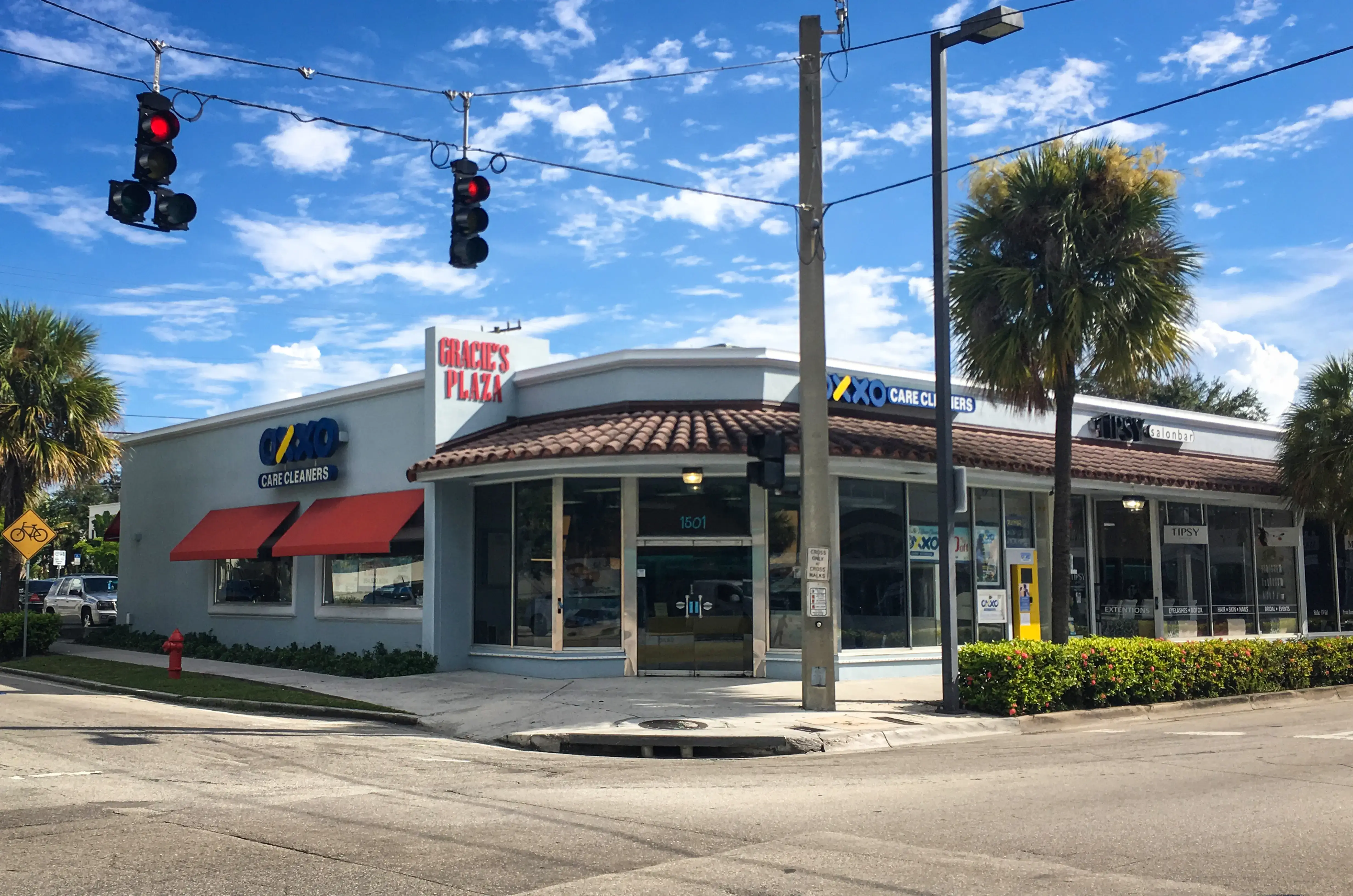 OXXO Cleaners that Care - Las Olas thumbnail 16