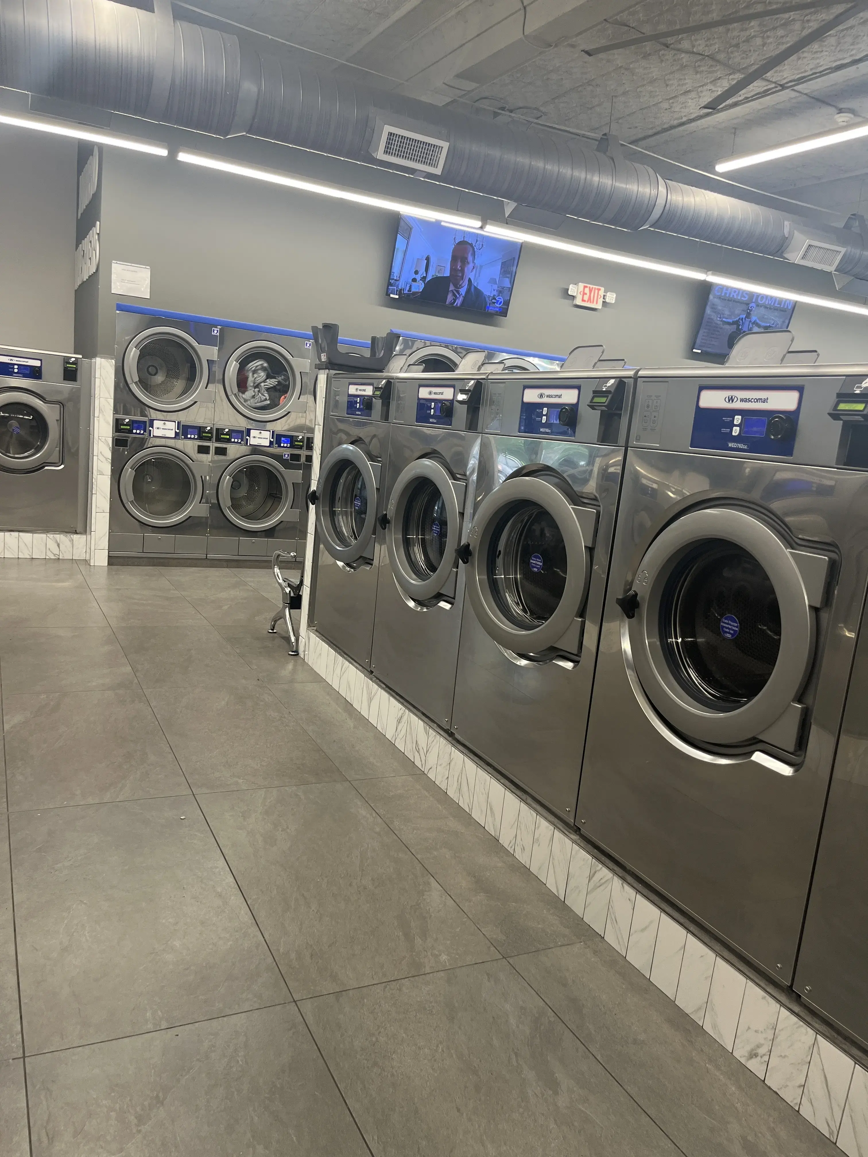 Ozone Wash & Fold Laundromat thumbnail 3