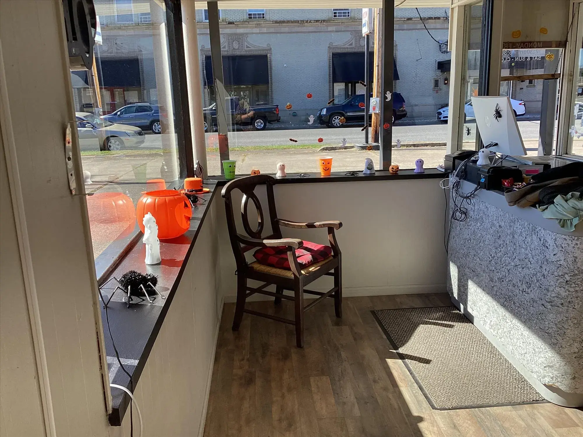 Paducah Cleaners & 24/7 Laundromat - Image 7