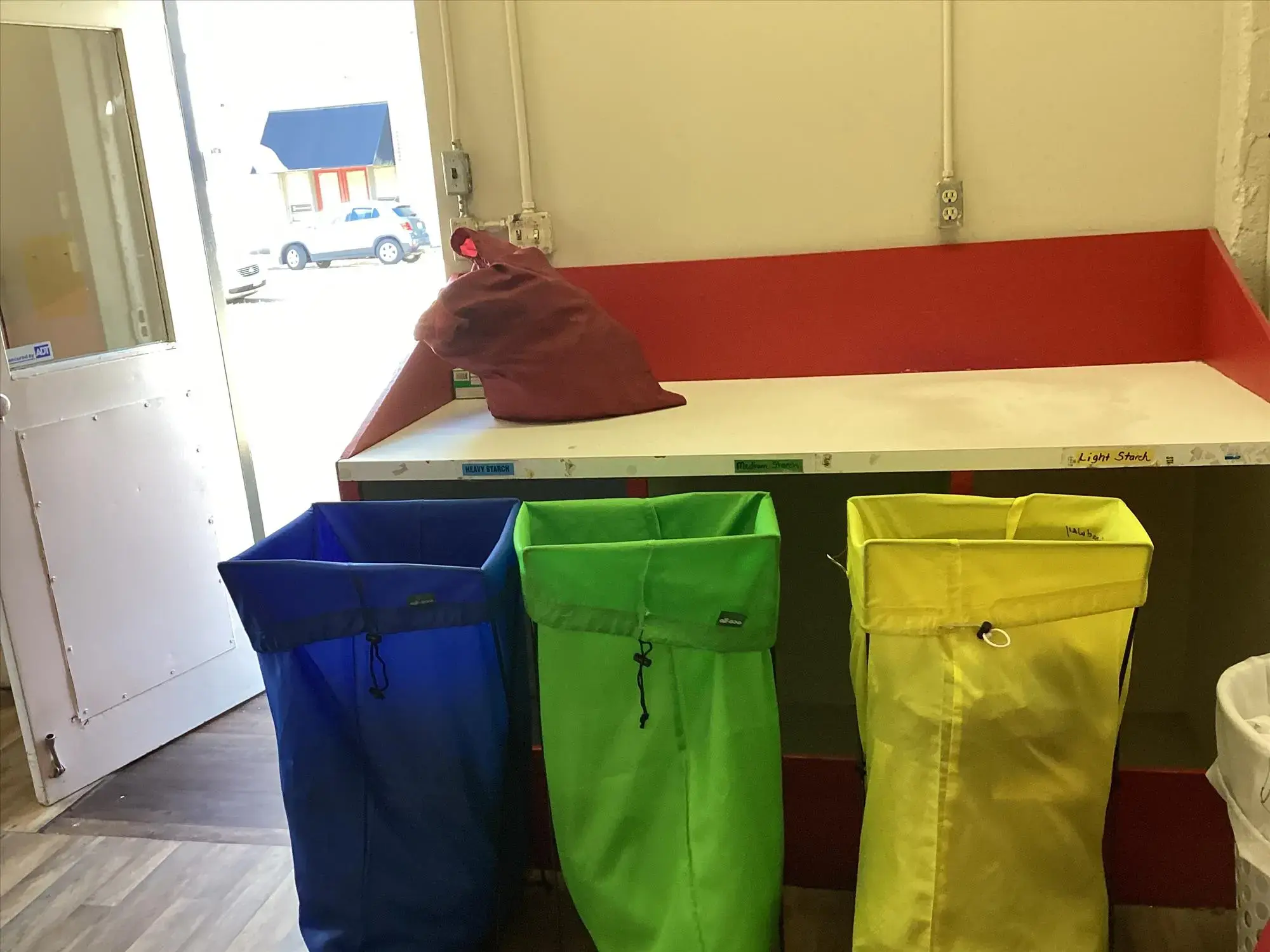 Paducah Cleaners & 24/7 Laundromat - Image 10