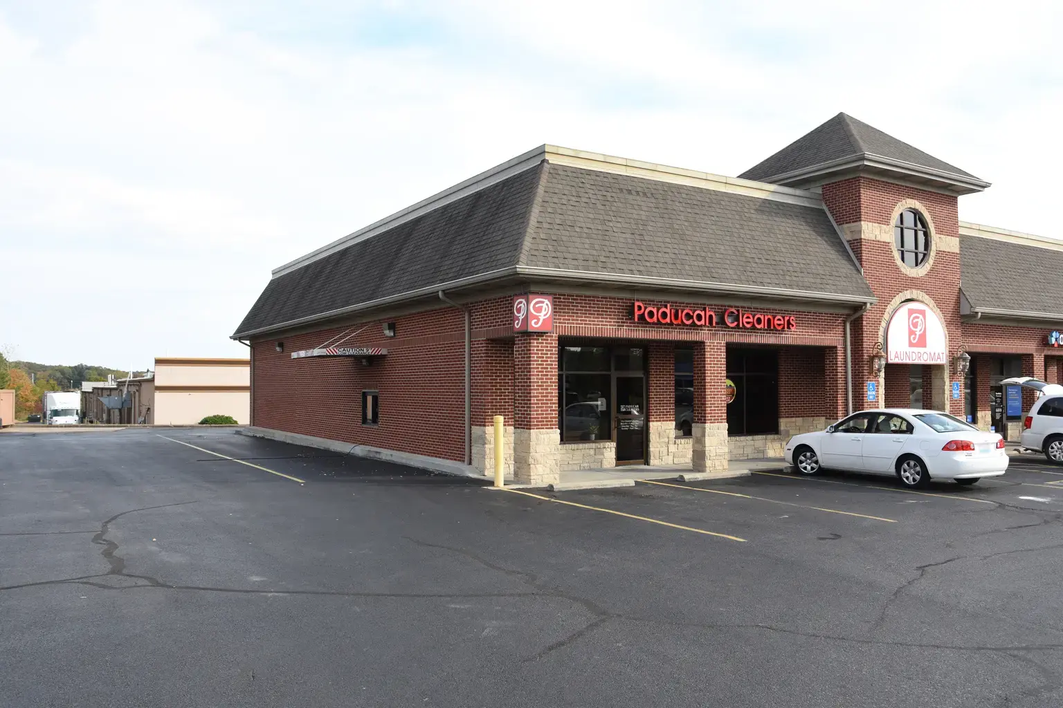 Paducah Cleaners & 24/7 Laundromat - Image 3