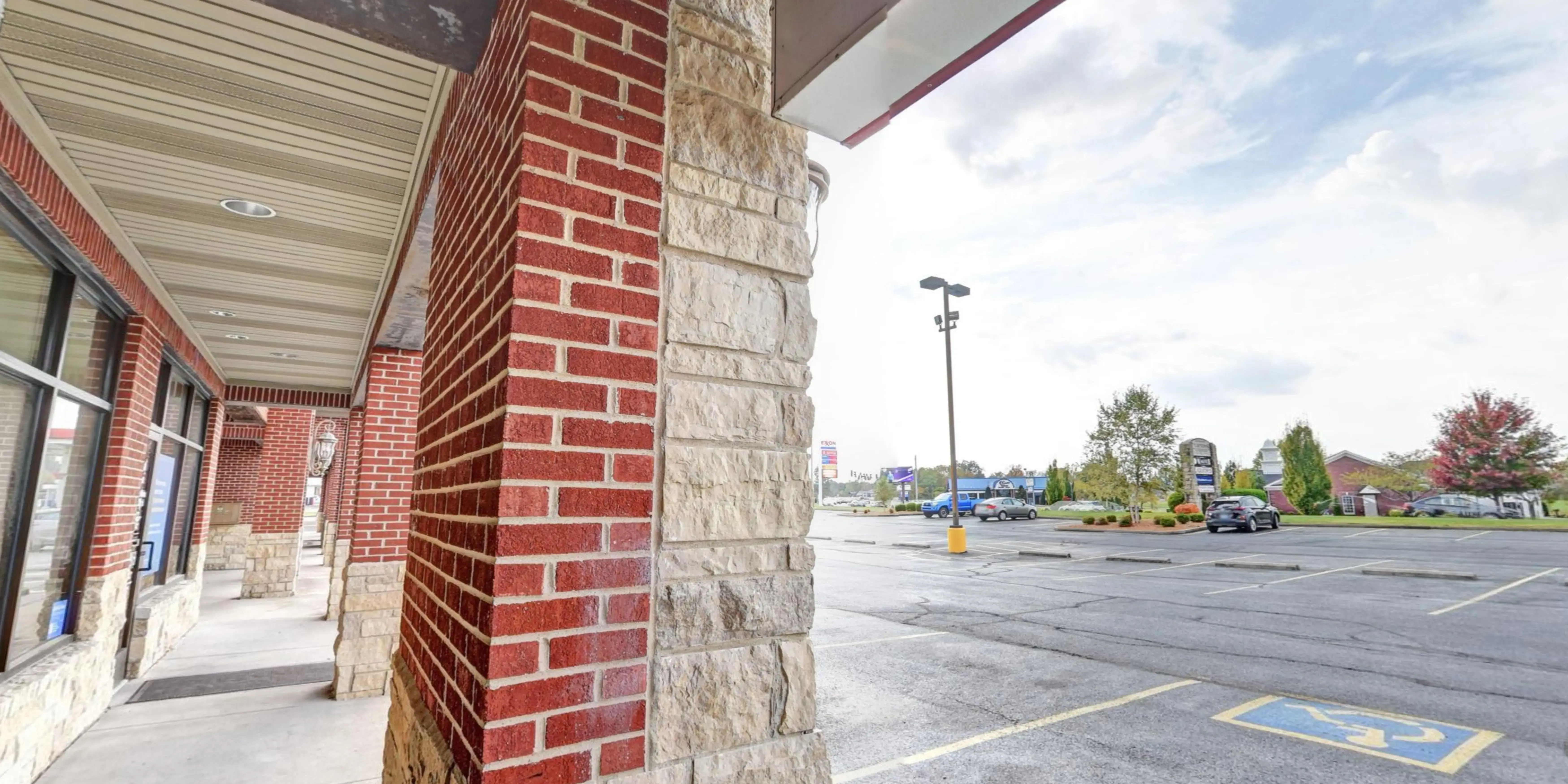 Paducah Cleaners & 24/7 Laundromat - Image 9