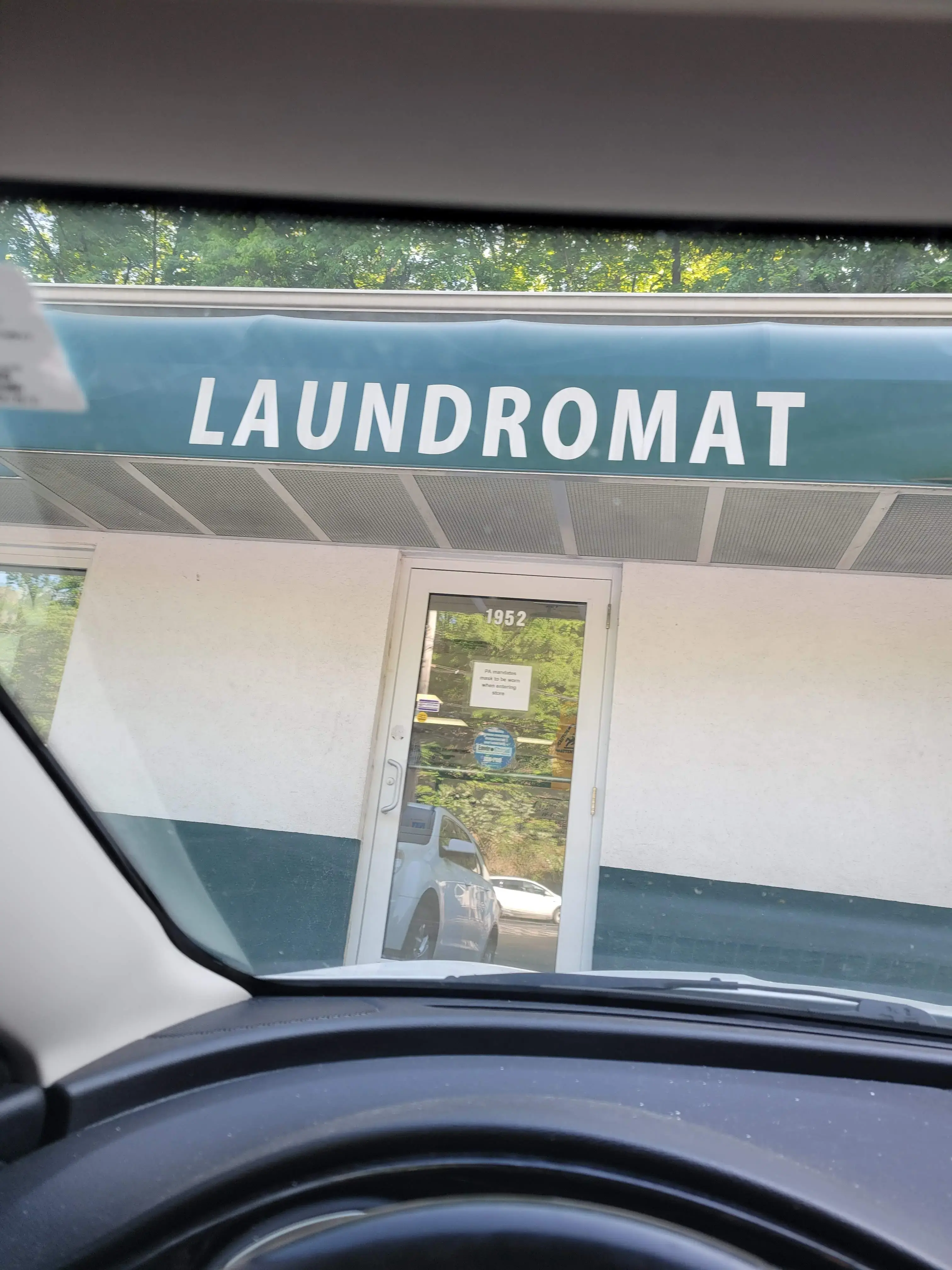 Painter's Run Laundromat - Image 16