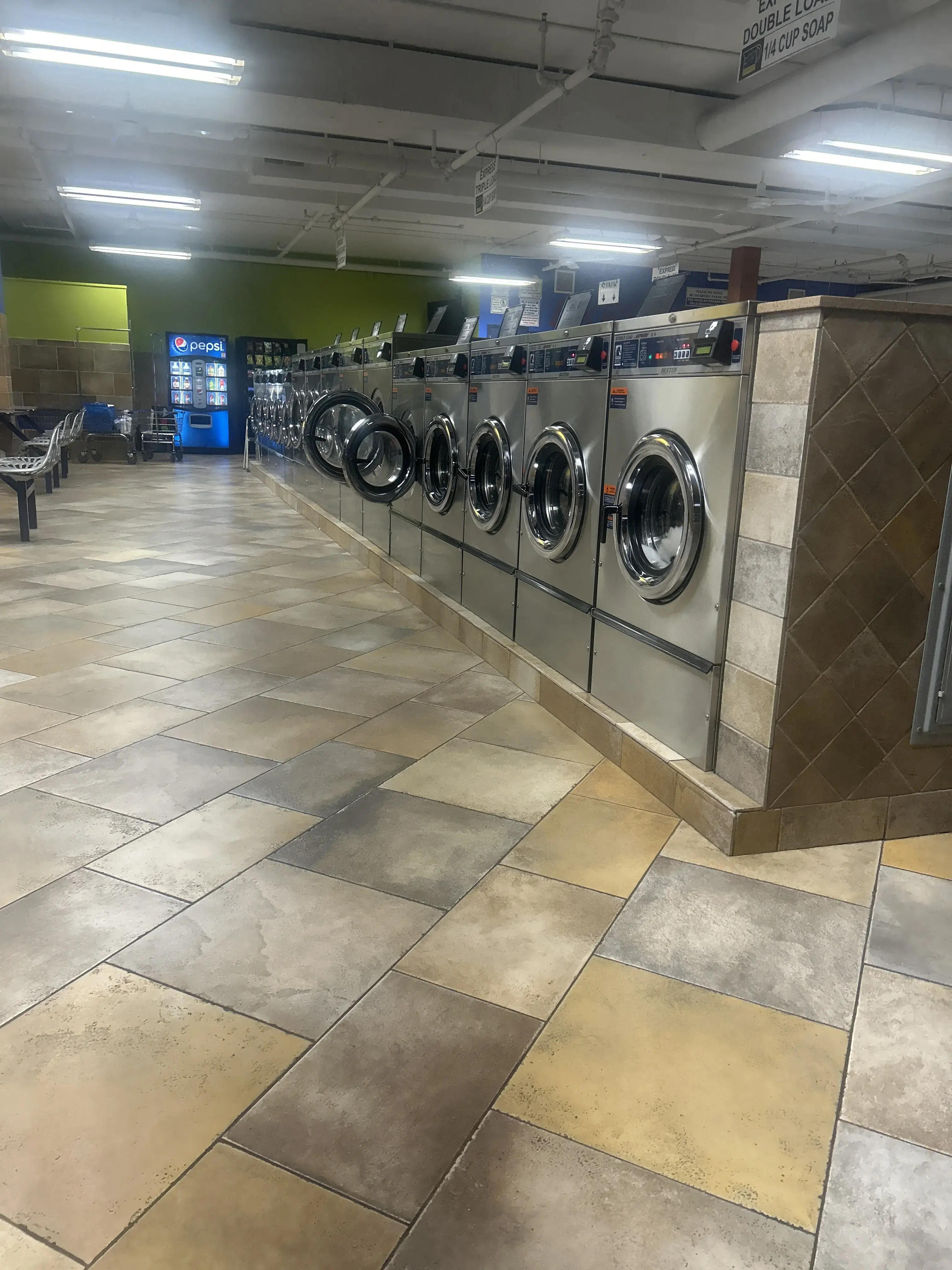 Palace Laundromat thumbnail 3