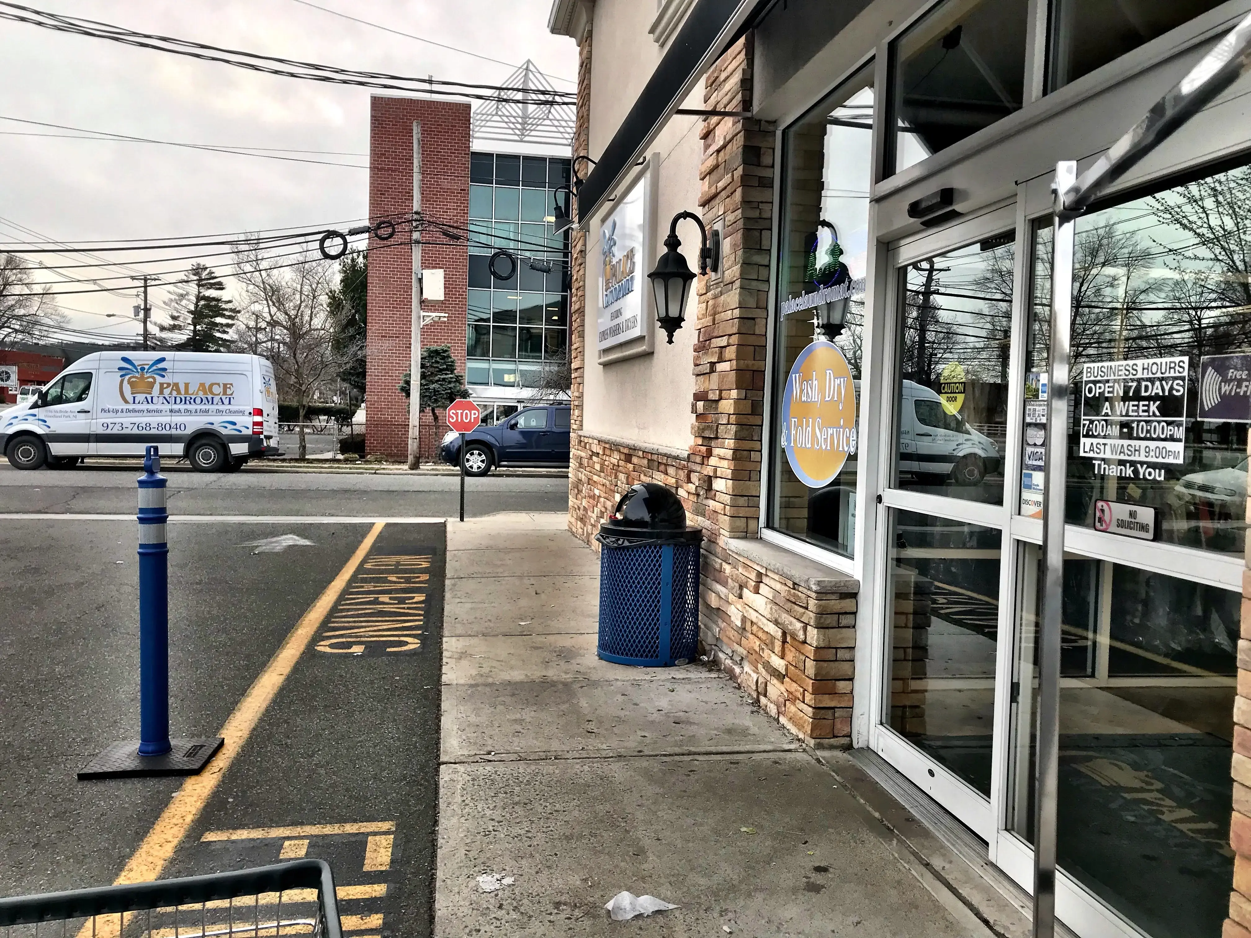 Palace Laundromat thumbnail 11