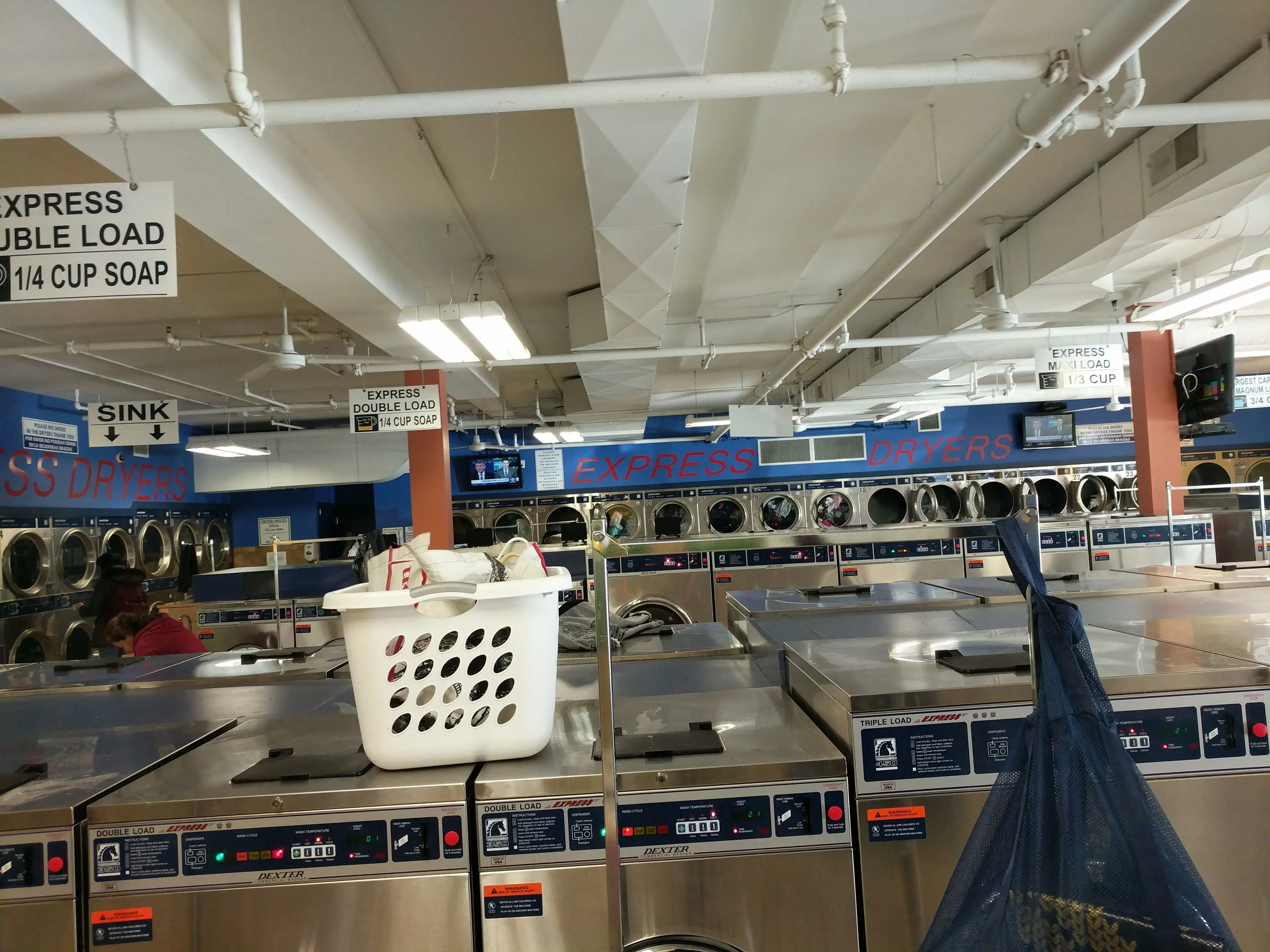 Palace Laundromat - Image 6