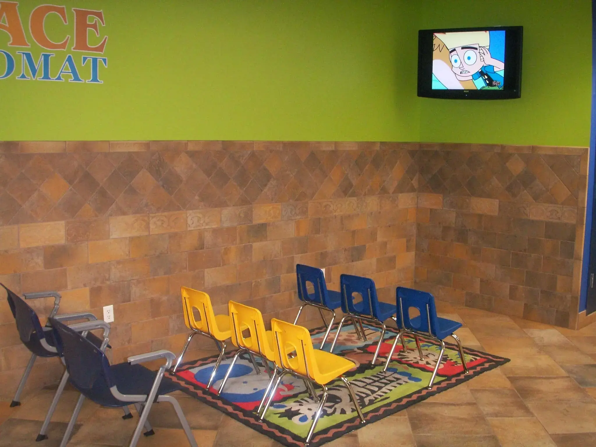 Palace Laundromat - Image 8