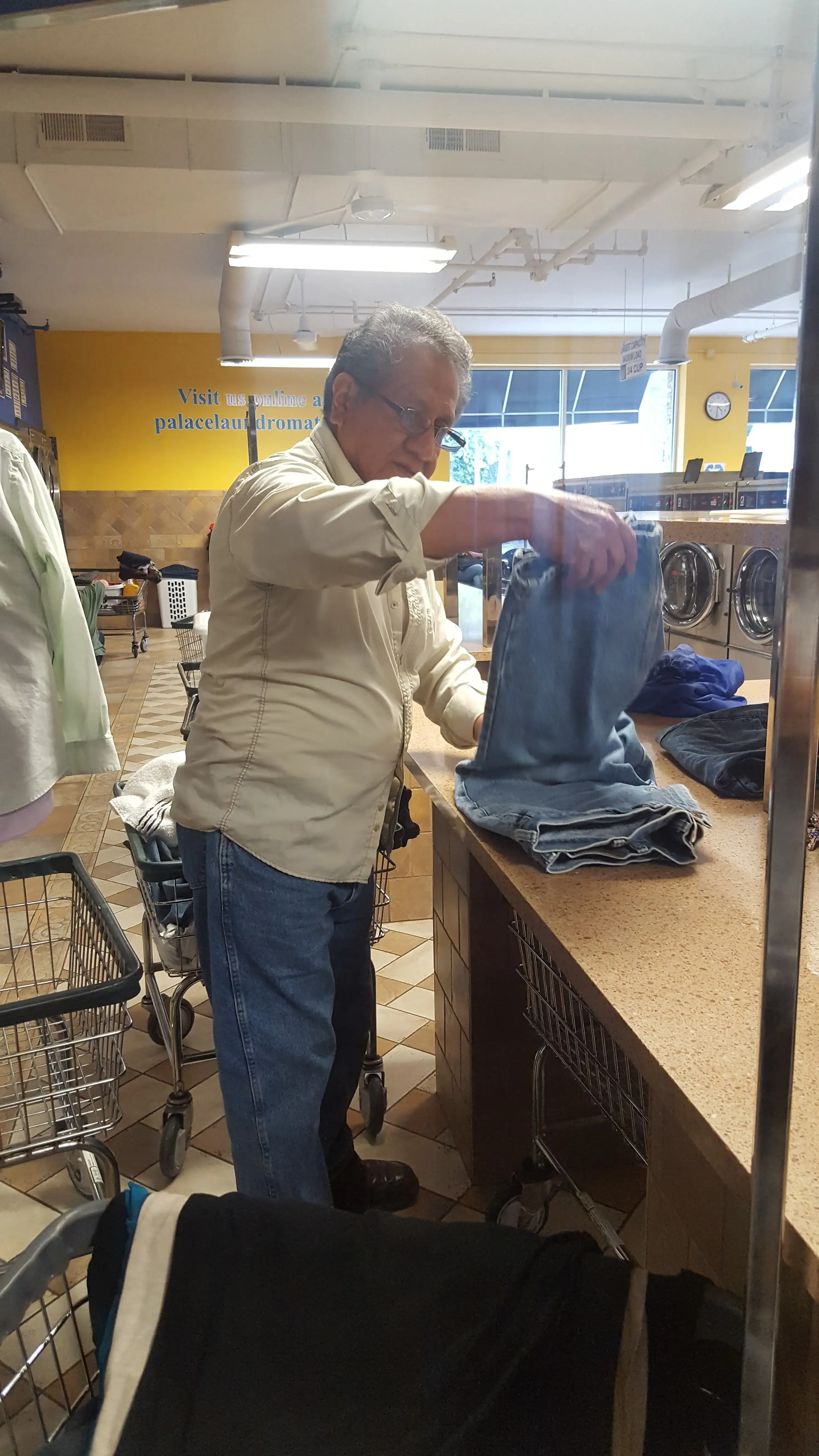 Palace Laundromat thumbnail 15