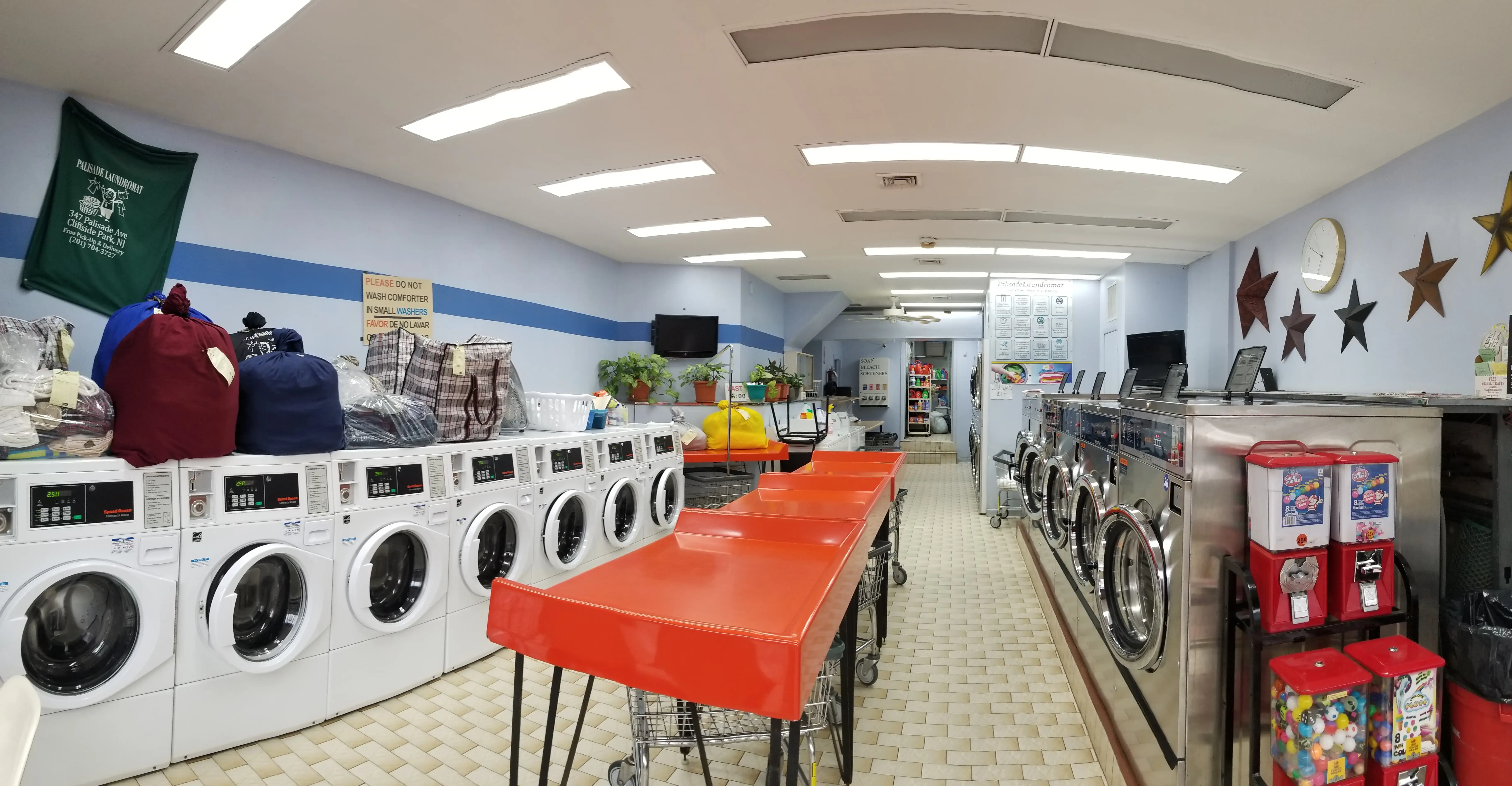 Palisade Laundromat thumbnail 9