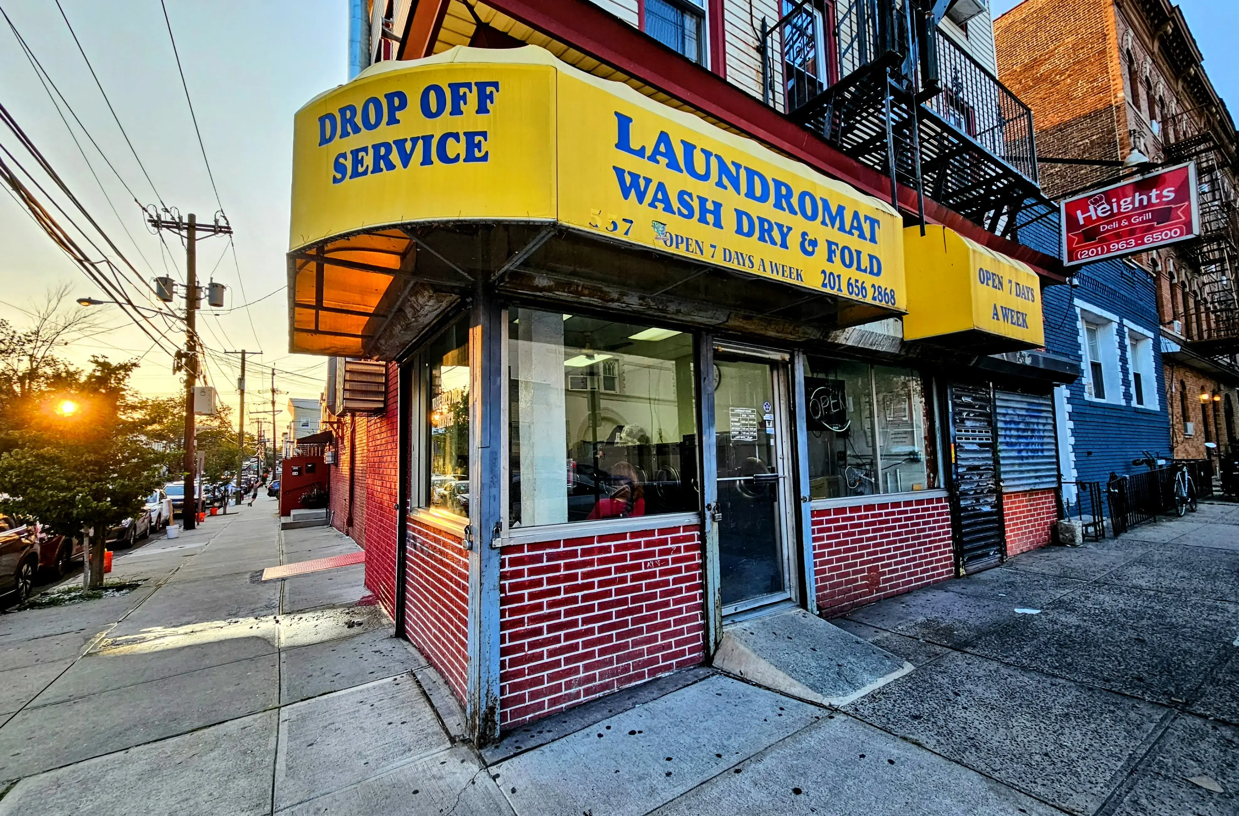 Palisade Laundromat thumbnail 3