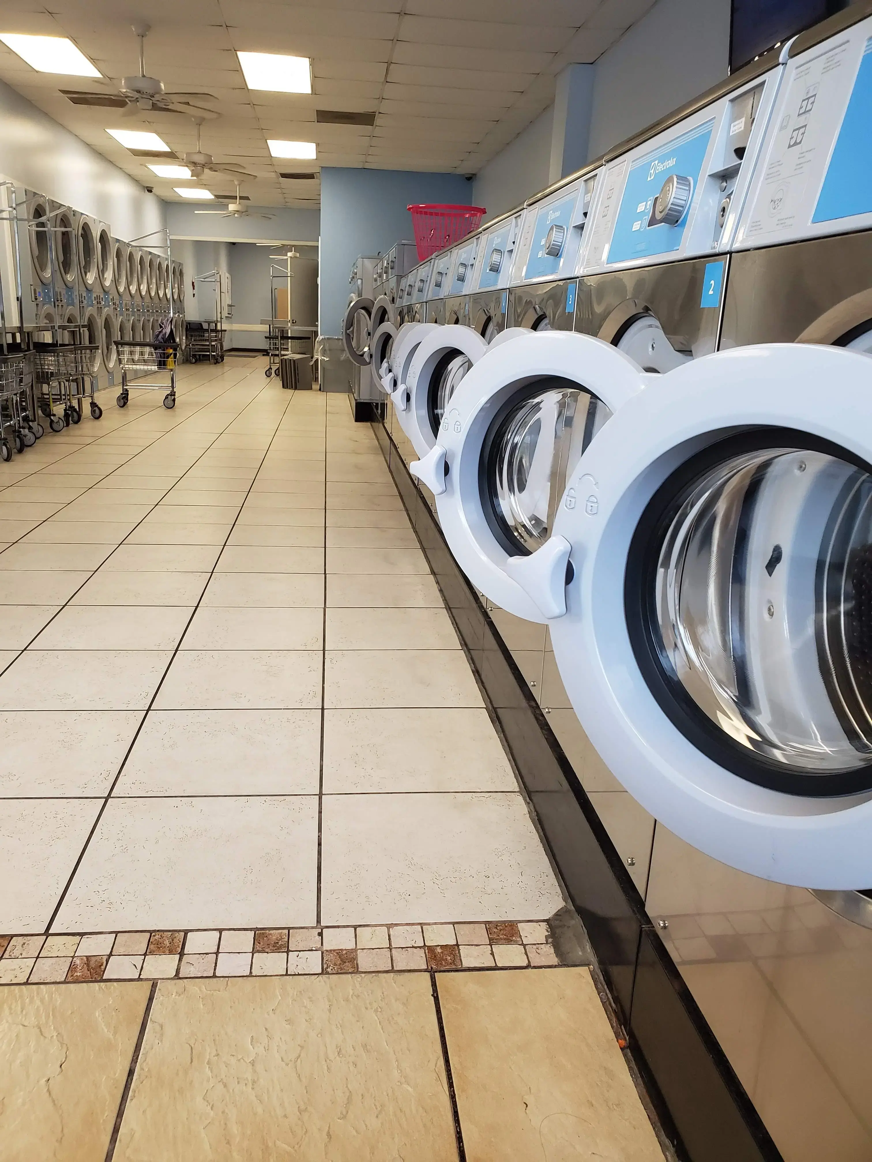 Palm Coast Laundromat - Image 6