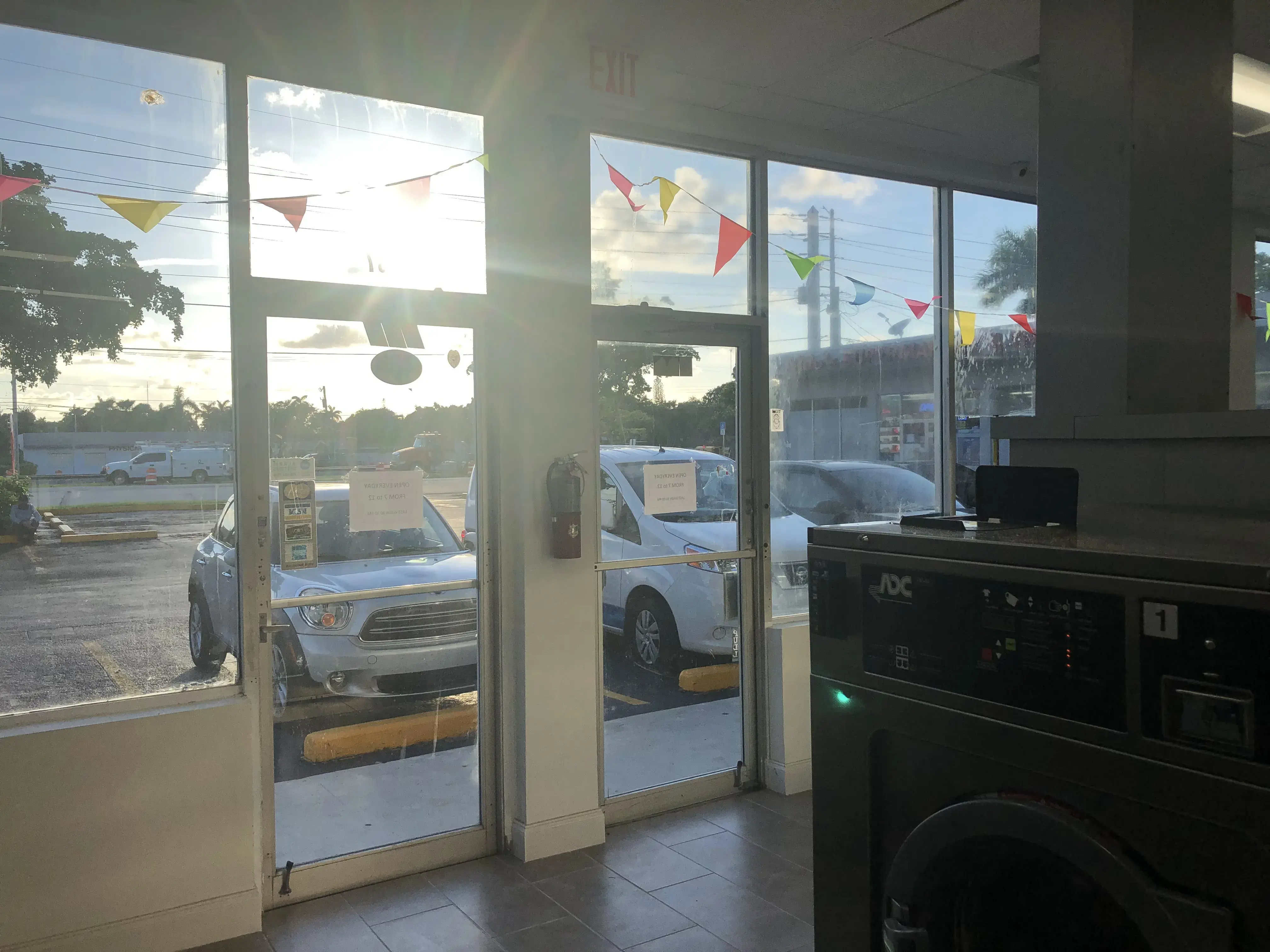 Palm Laundry - Hallandale Beach thumbnail 18