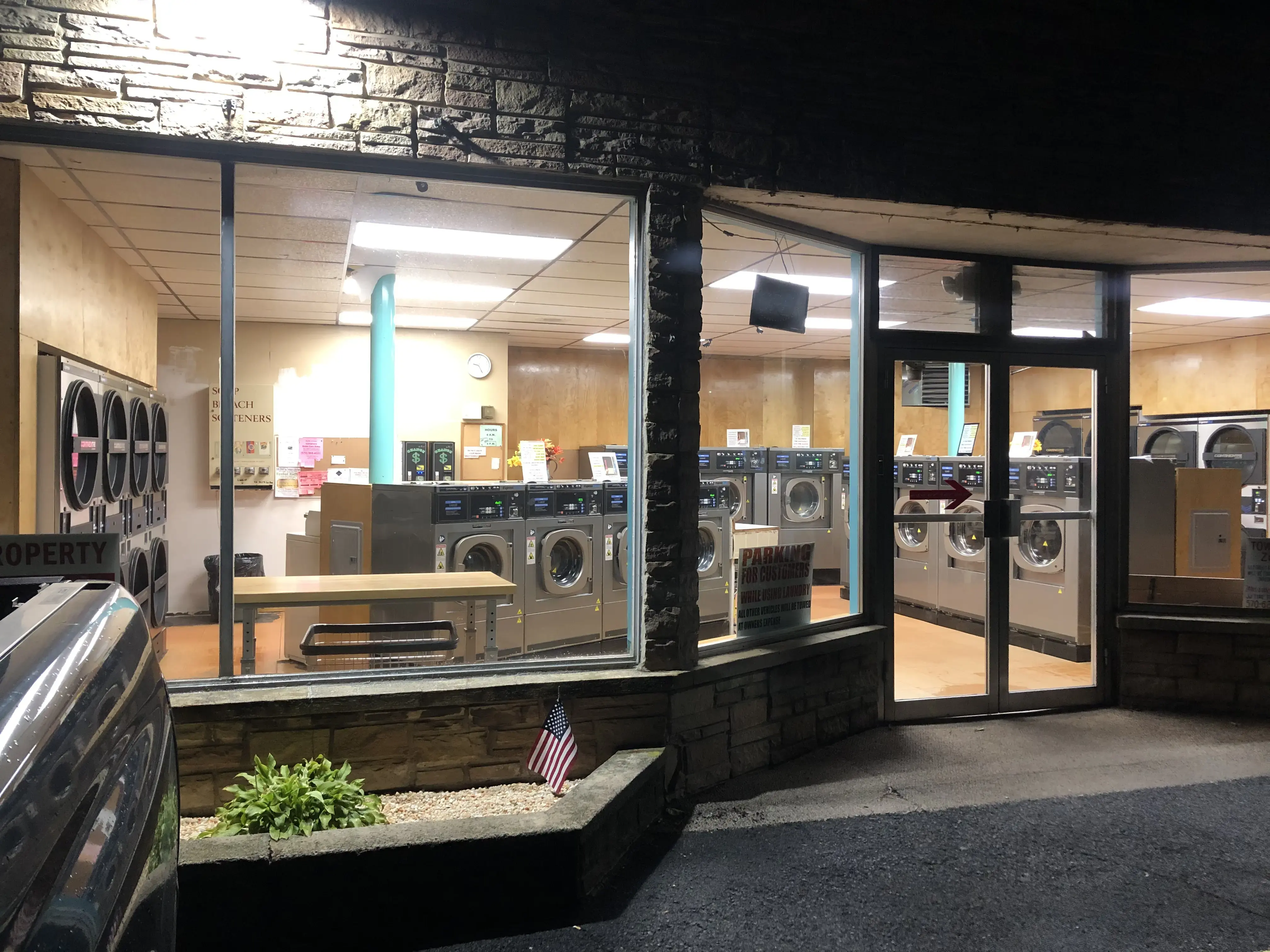 Palo Alto Laundromat - Image 2