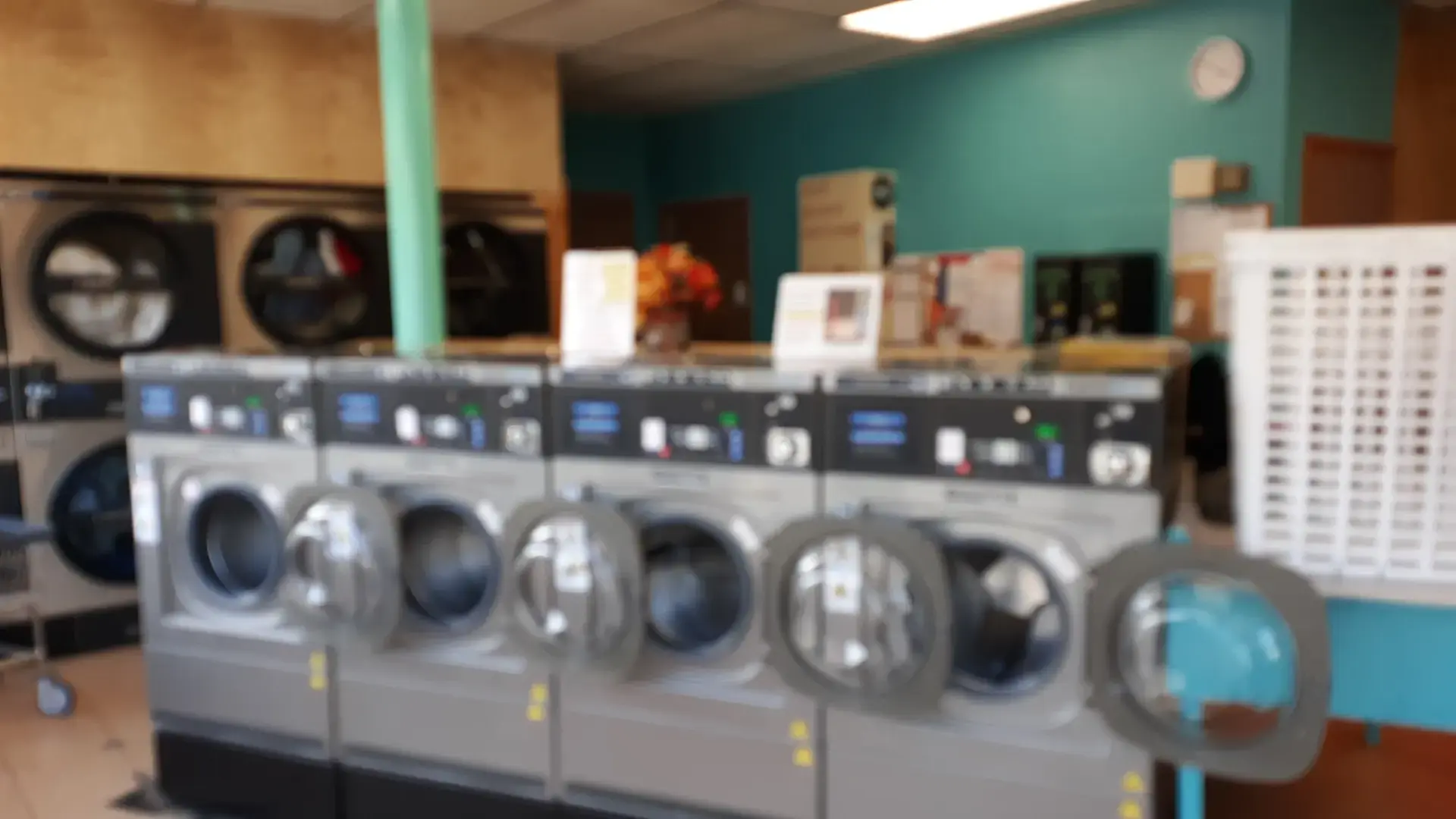 Palo Alto Laundromat - Image 6